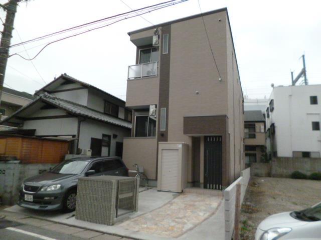 ウェザリア駅南の外観・駐車場イメージ1枚目