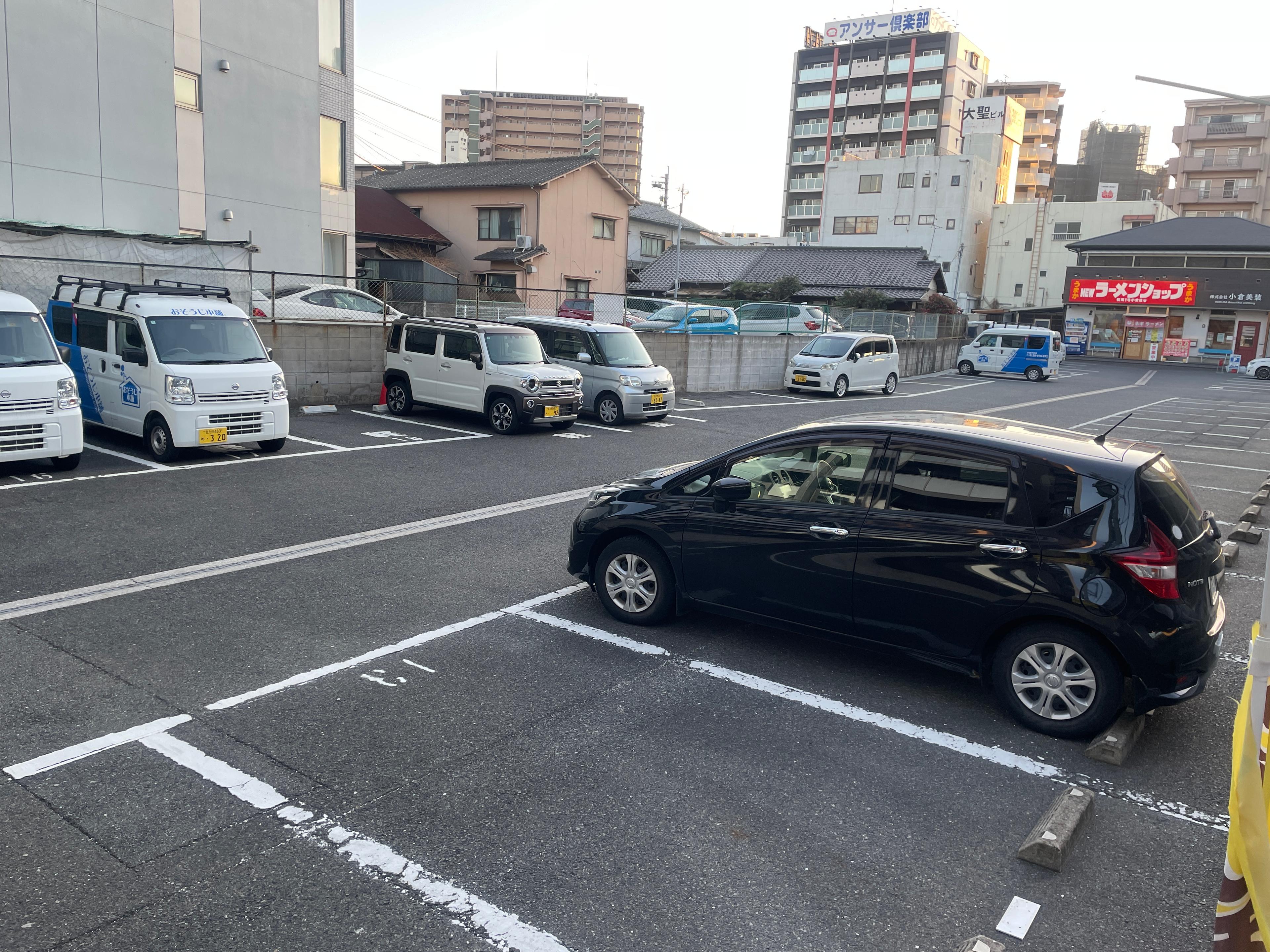 萩崎町8番月極駐車場の外観・駐車場イメージ1枚目