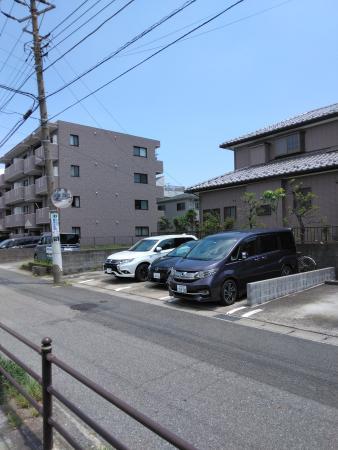 岡田第1駐車場の外観・駐車場イメージ3枚目