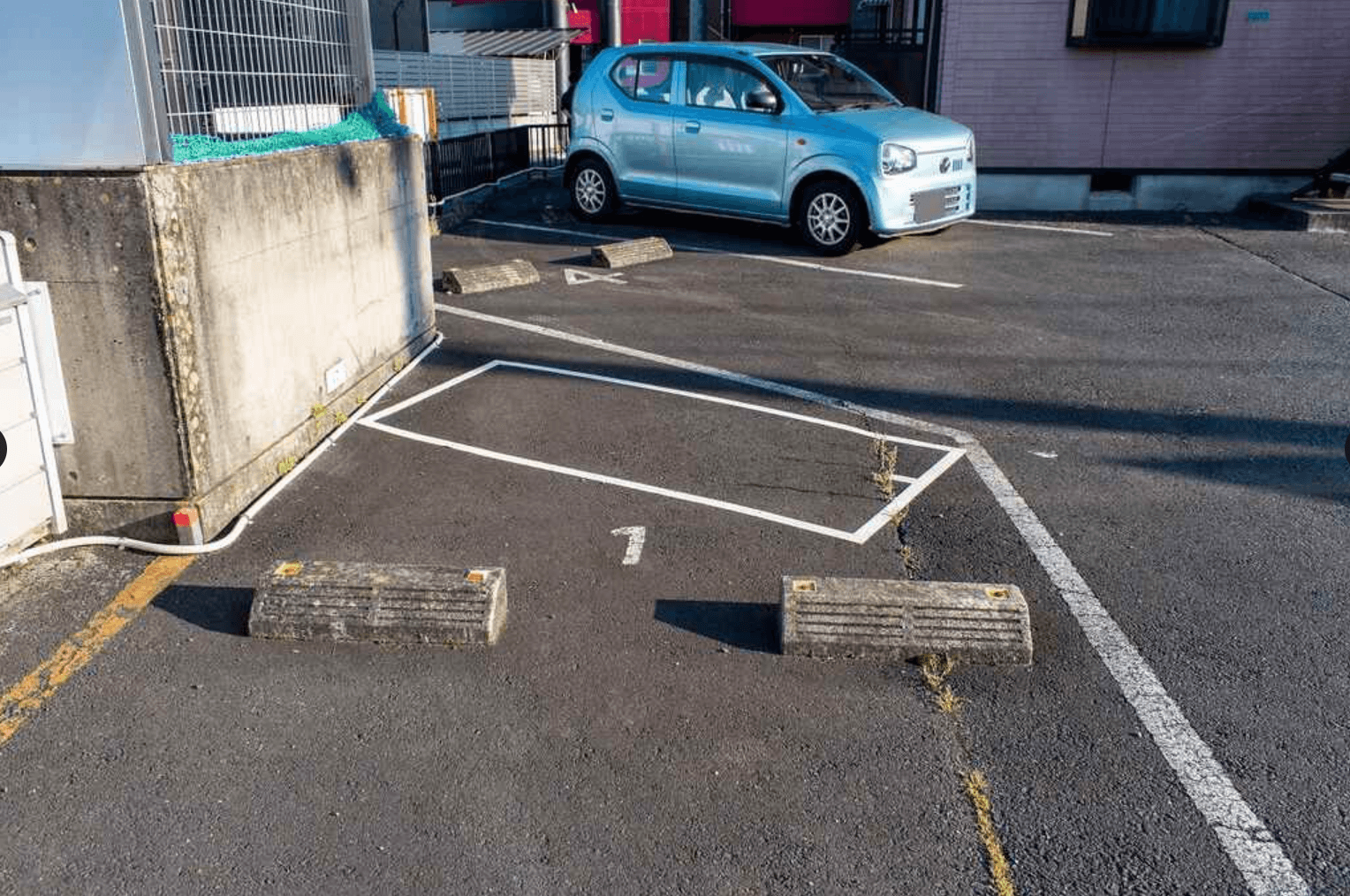 FKメゾン西原バイク駐車場の外観・駐車場イメージ2枚目