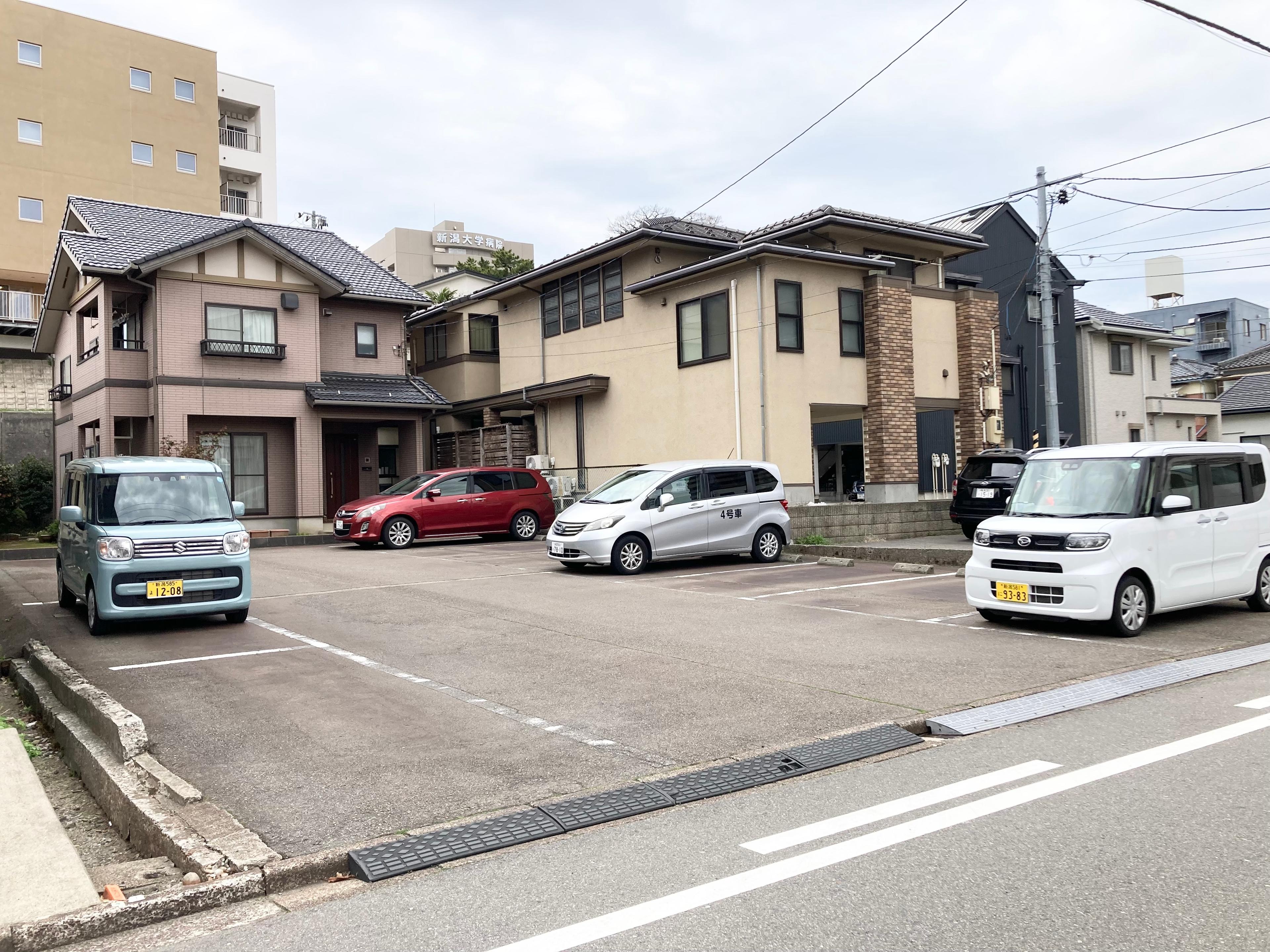 旭町通1駐車場の外観・駐車場イメージ1枚目