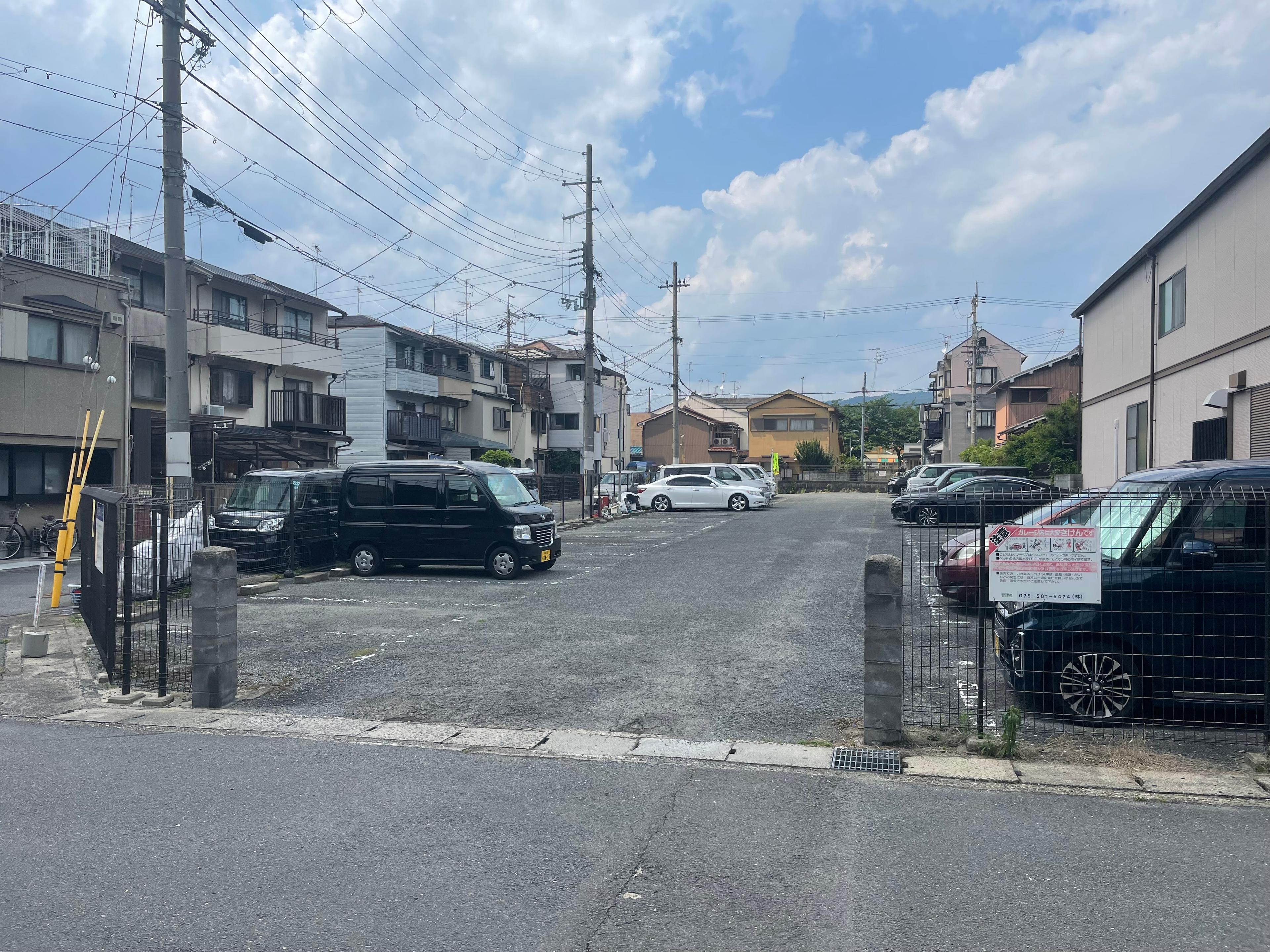 林（中在家町）ガレージの外観・駐車場イメージ3枚目