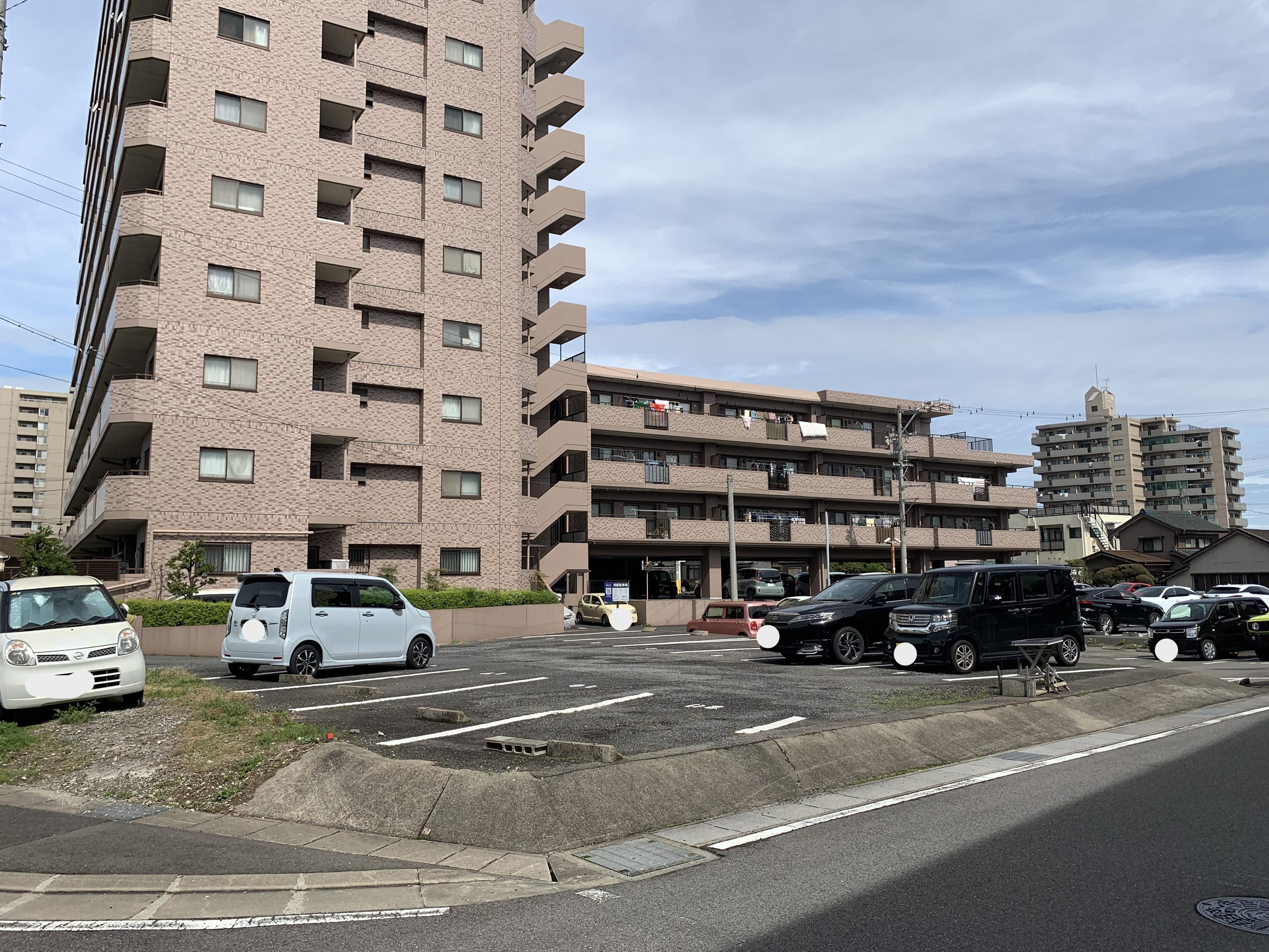 000057の外観・駐車場イメージ2枚目
