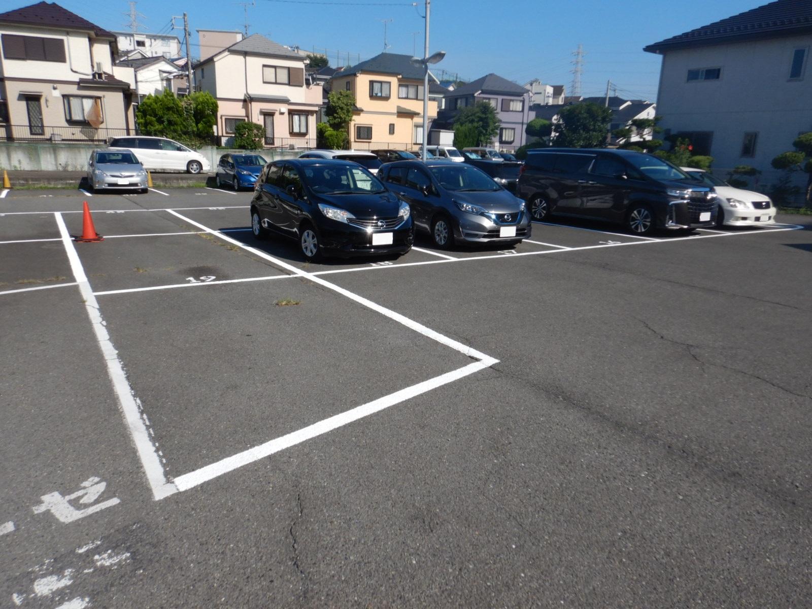 日産前駐車場の外観・駐車場イメージ1枚目