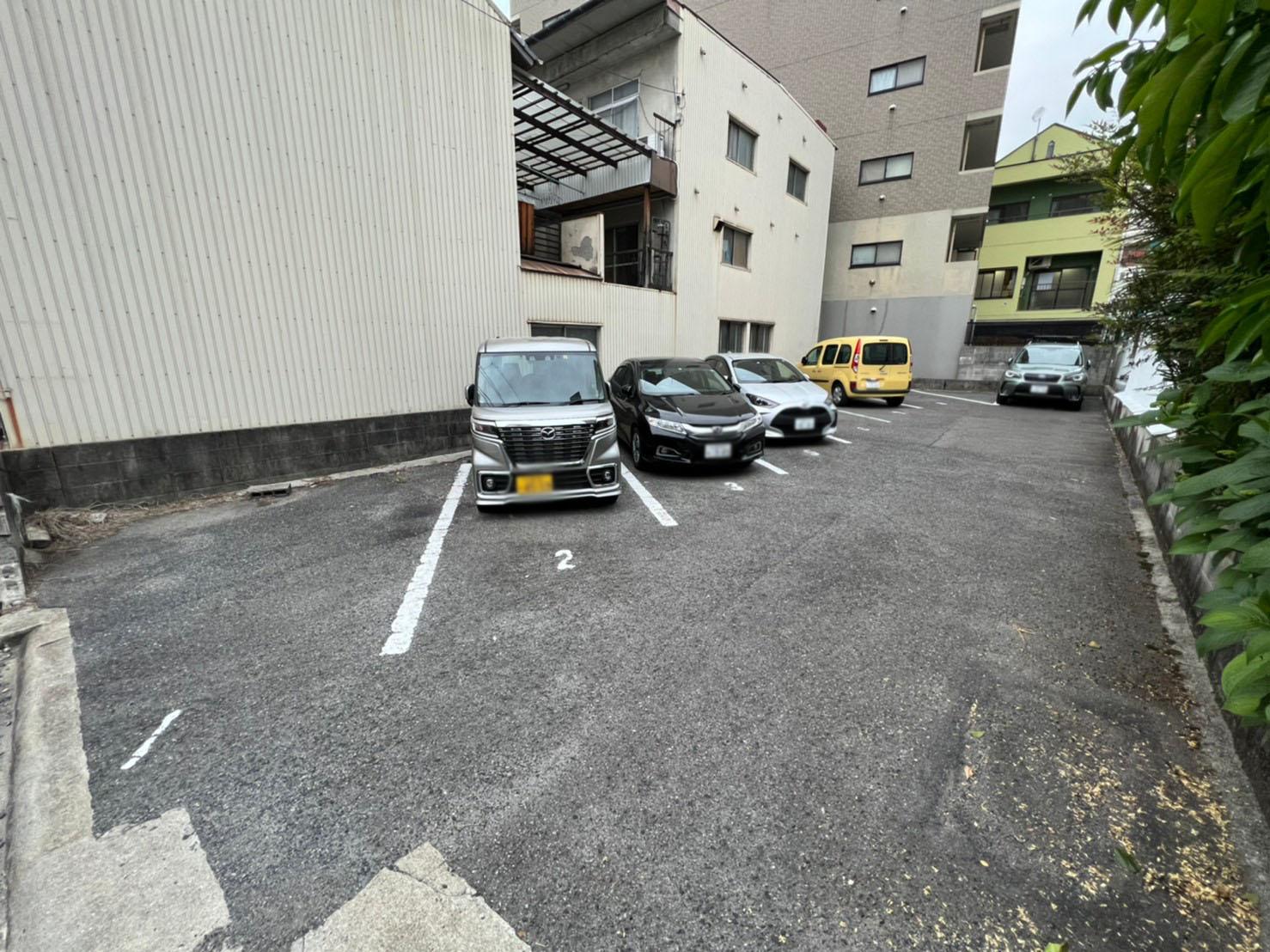 新井駐車場の外観・駐車場イメージ2枚目