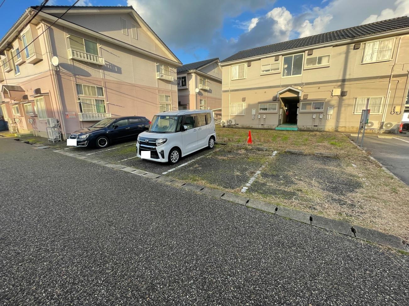梨本ハイランドA・B（駐車場）の外観・駐車場イメージ2枚目