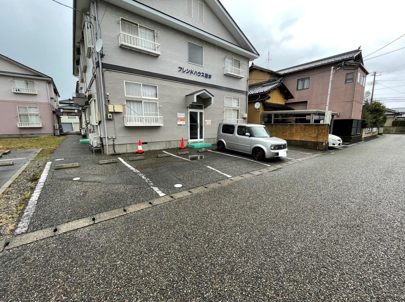 フレンドハウス梨本（駐車場）の外観・駐車場イメージ1枚目