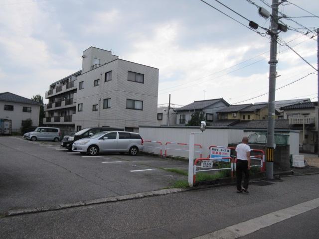 新光モータース駐車場2の外観・駐車場イメージ2枚目