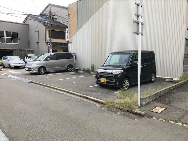 芳斉パーキングの外観・駐車場イメージ2枚目