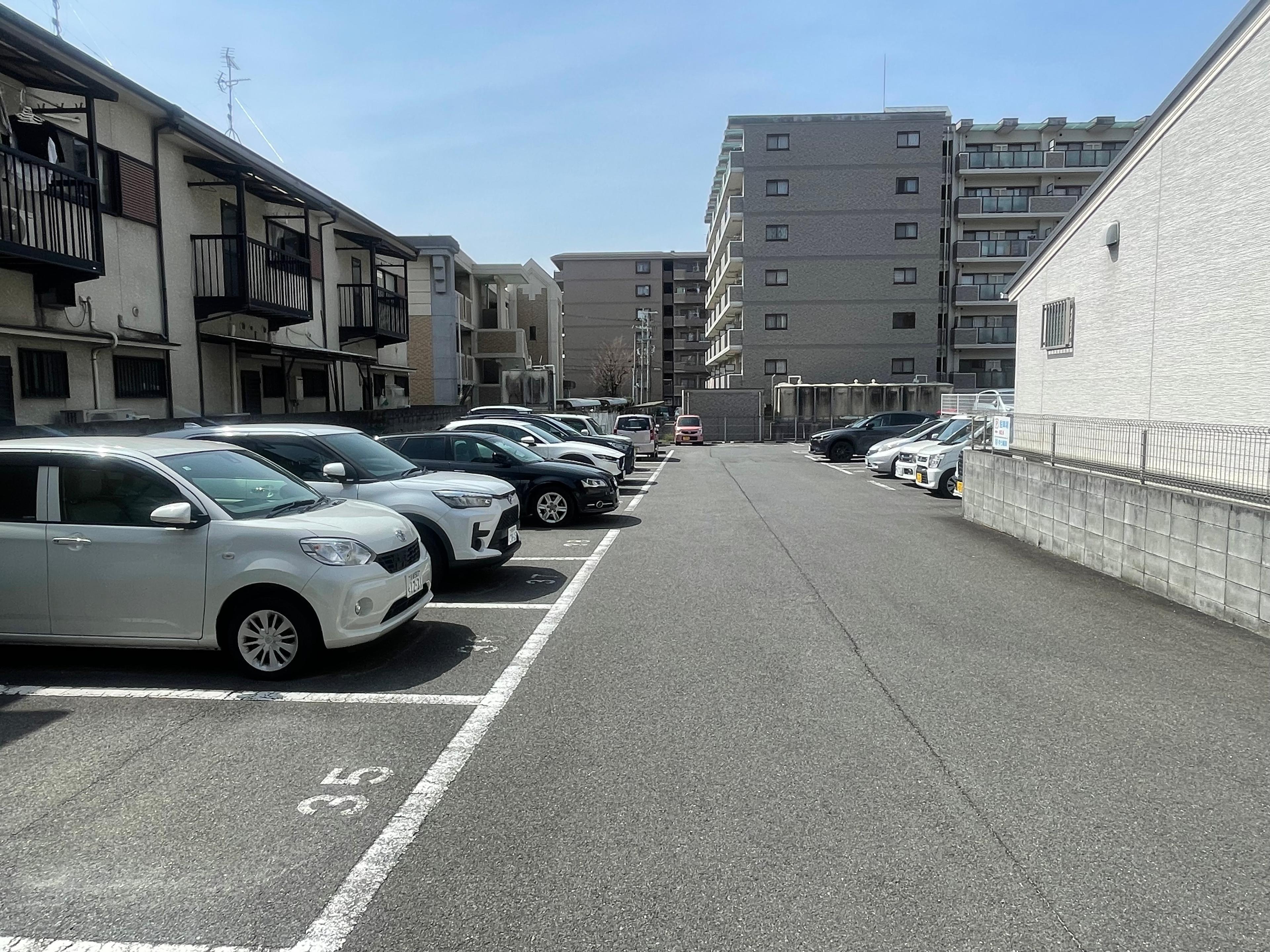 西浦ガレージの外観・駐車場イメージ1枚目
