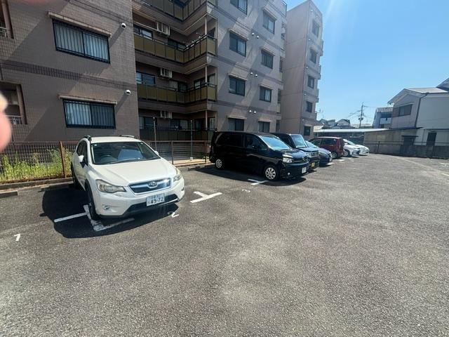 大八木（御正町）ガレージの外観・駐車場イメージ2枚目