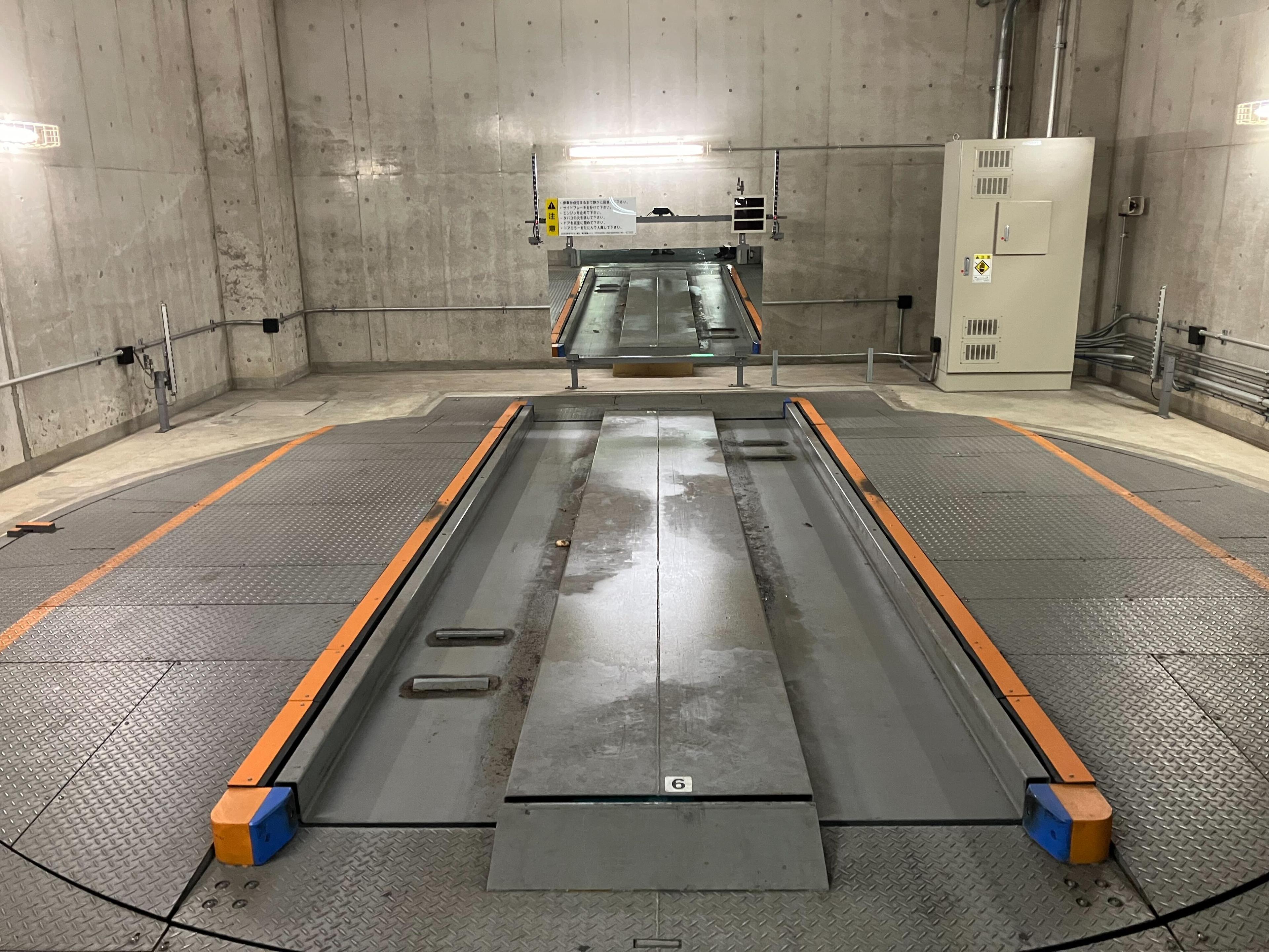 ザ タワーズ イースト（全体）の外観・駐車場イメージ1枚目