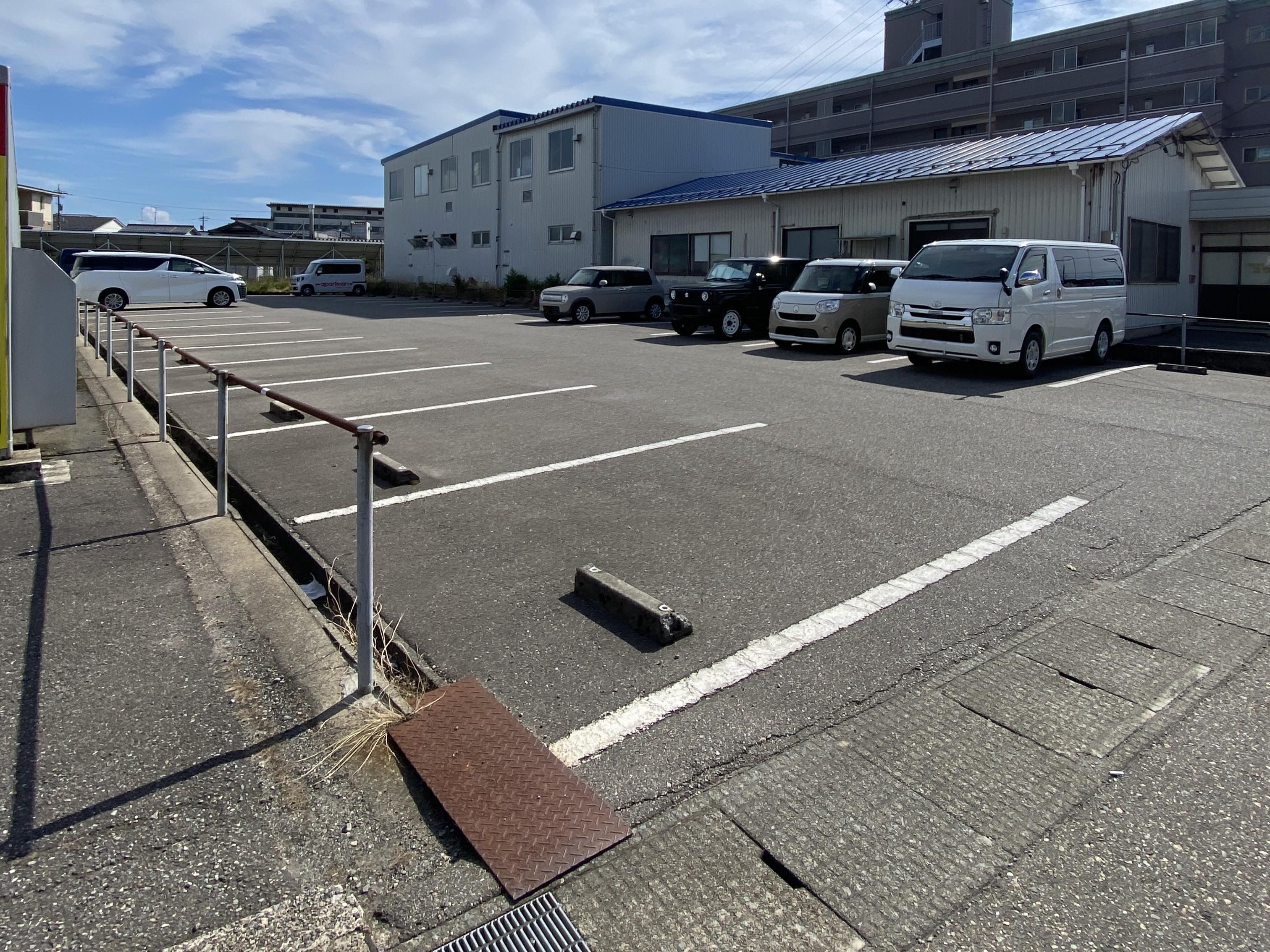 薬師堂月極駐車場の外観・駐車場イメージ2枚目
