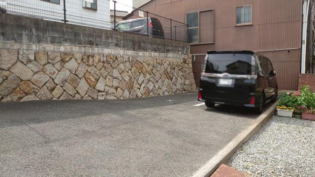 皆実ガレージの外観・駐車場イメージ3枚目
