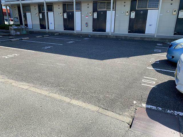 美里(13734)の外観・駐車場イメージ1枚目