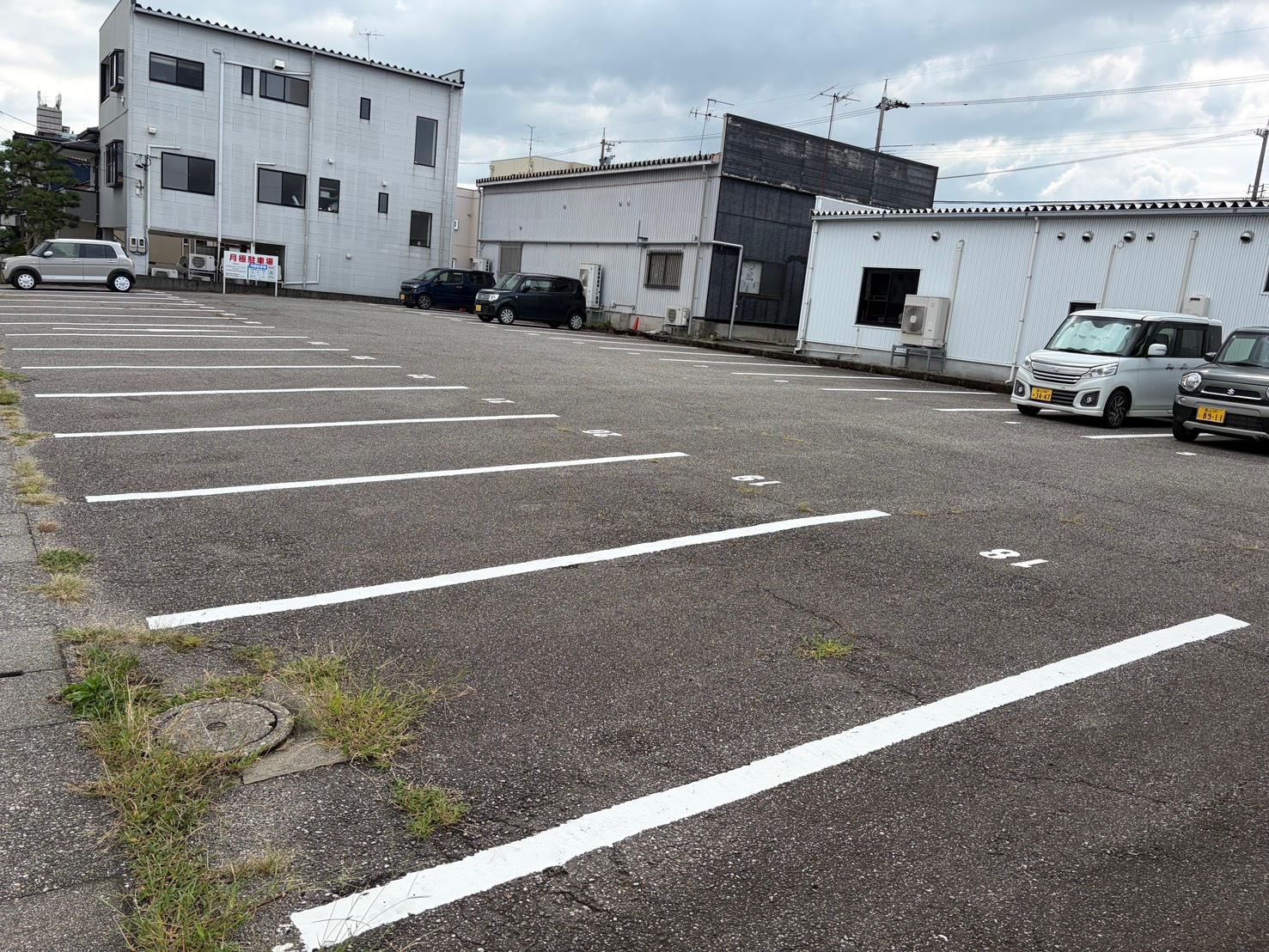 富山市根塚町二丁目２－８駐車場の外観・駐車場イメージ1枚目