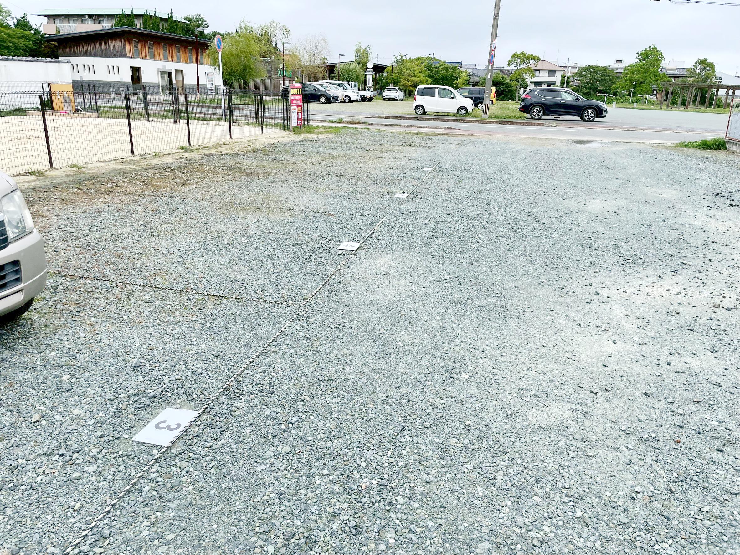 阿津坂月極駐車場の外観・駐車場イメージ2枚目