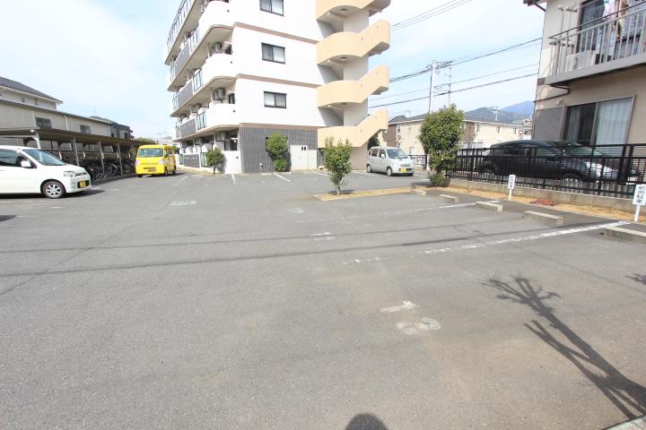 プレイズ レイ駐車場の外観・駐車場イメージ1枚目
