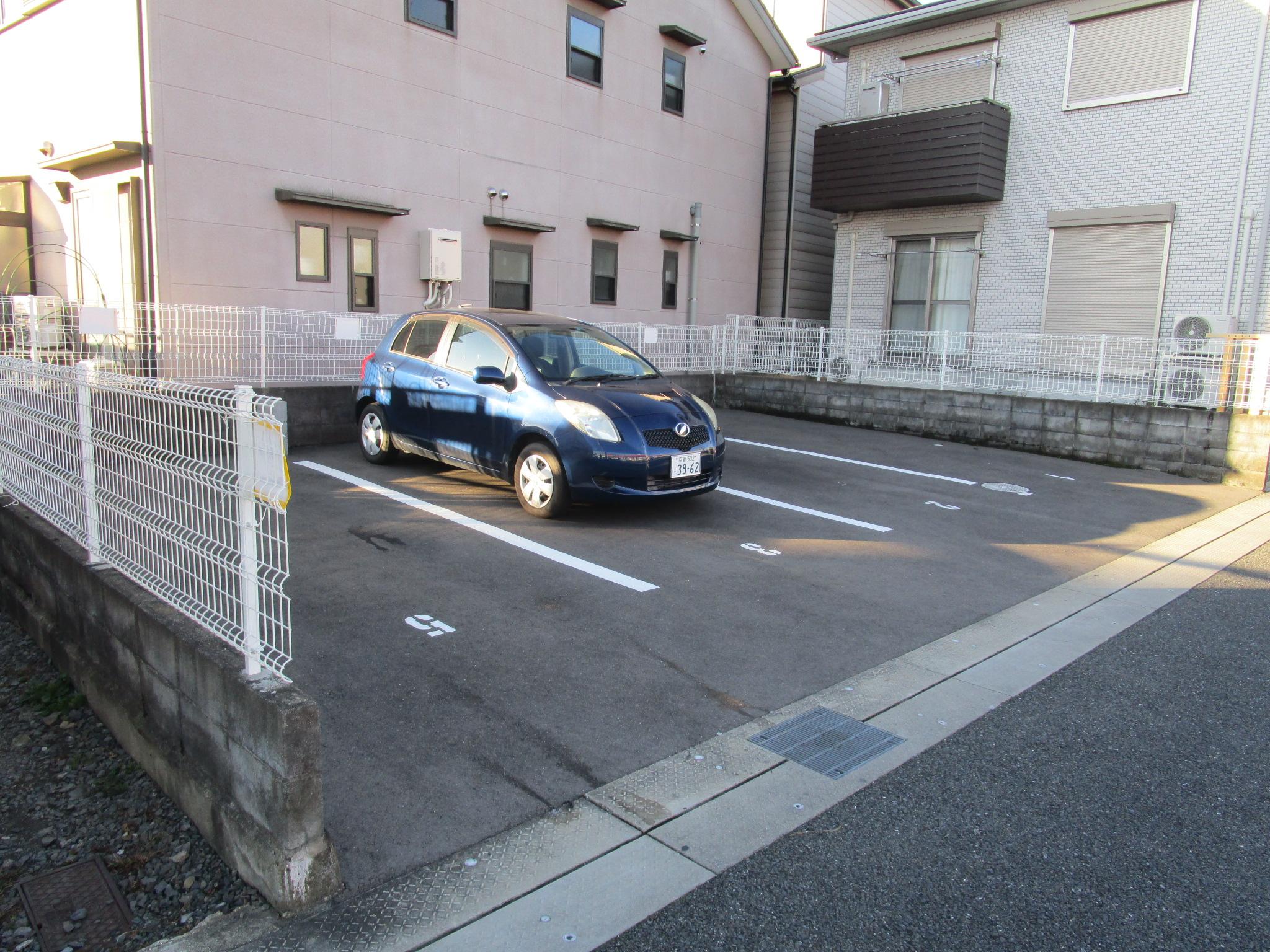 エルメゾン洛西口の外観・駐車場イメージ1枚目