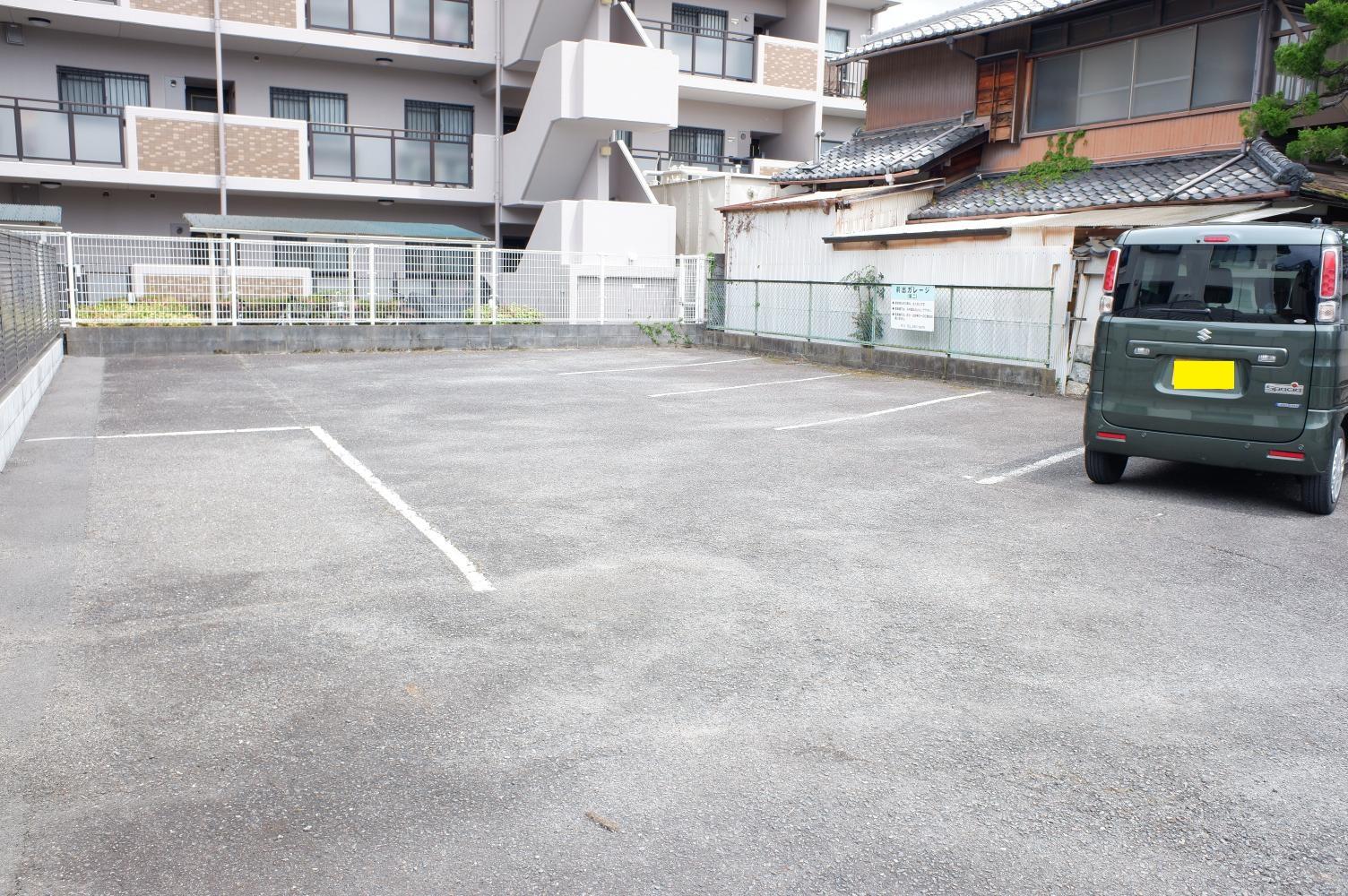 前出第二ガレージの外観・駐車場イメージ1枚目