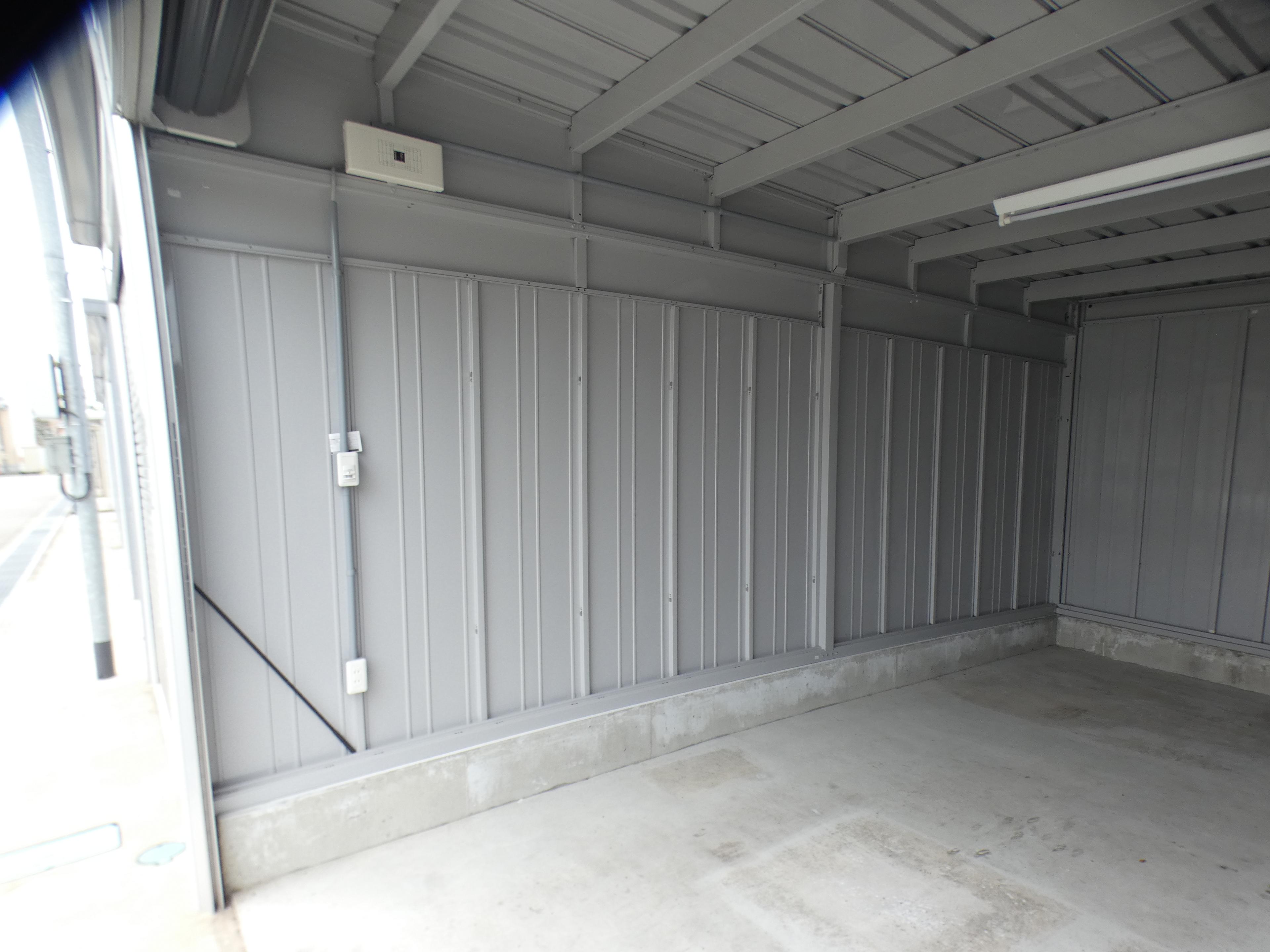 クレスト・ヴィラ　ガレージの外観・駐車場イメージ3枚目