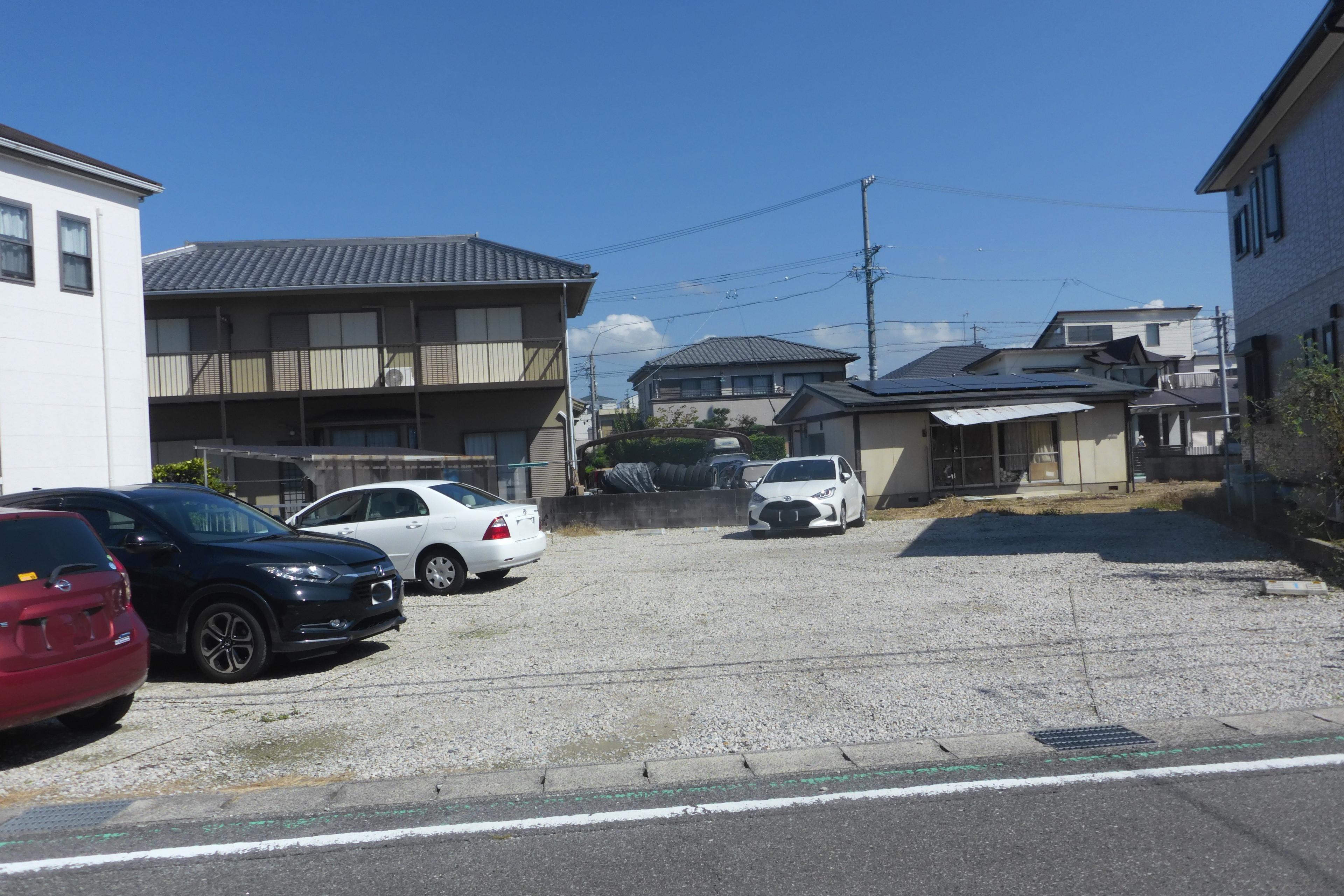 320136の外観・駐車場イメージ1枚目