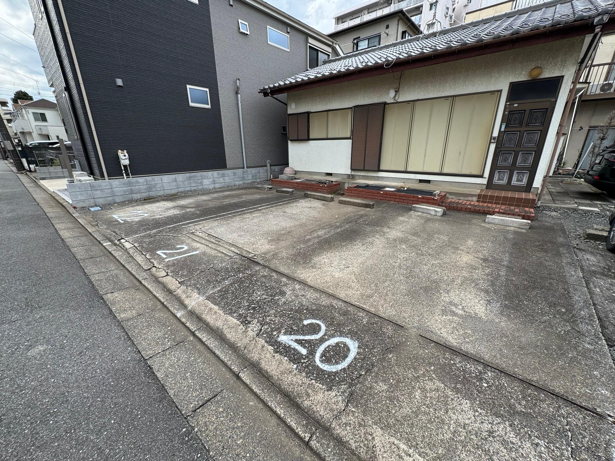 小山駐車場の外観・駐車場イメージ2枚目