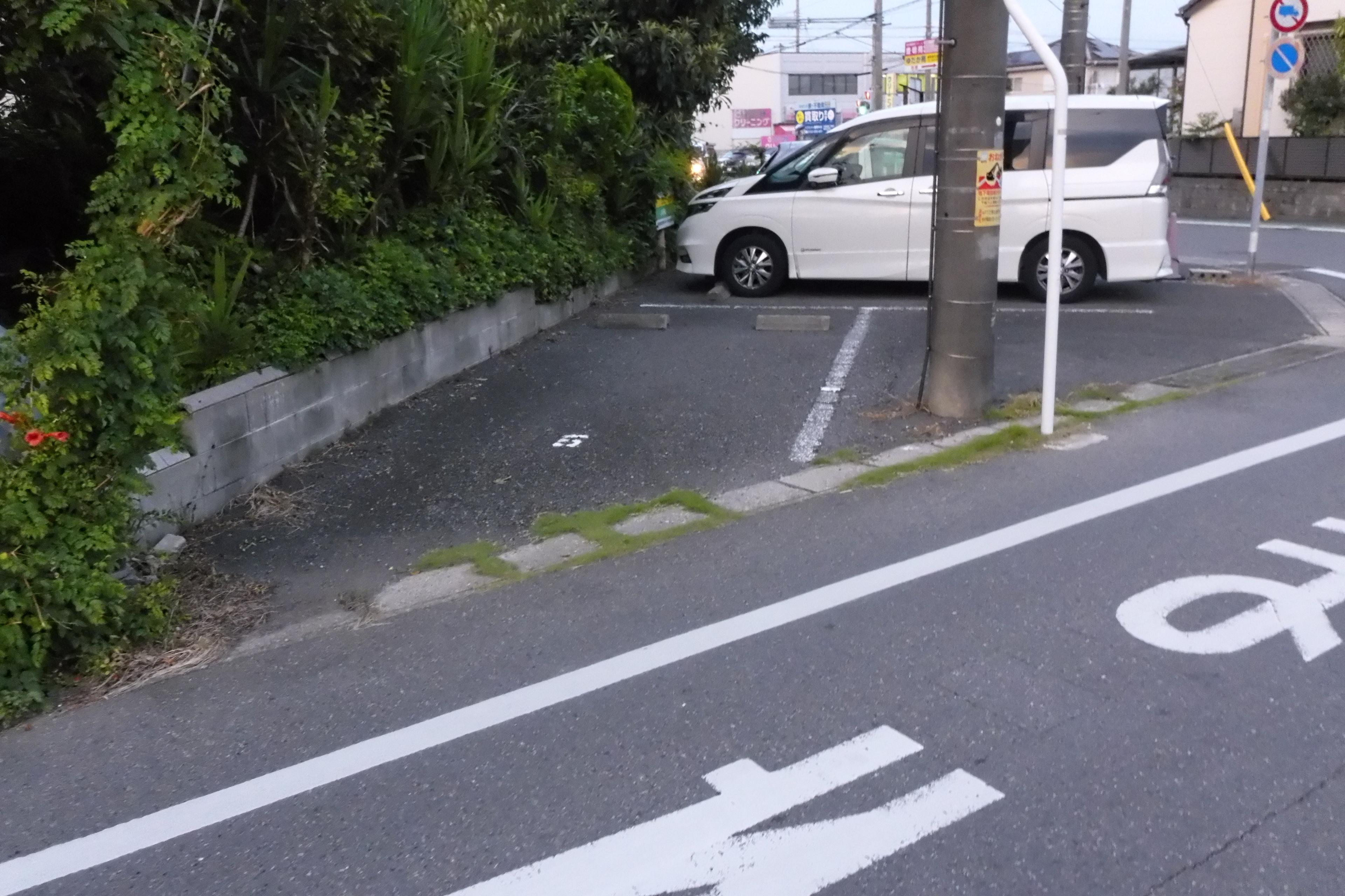 320077の外観・駐車場イメージ2枚目