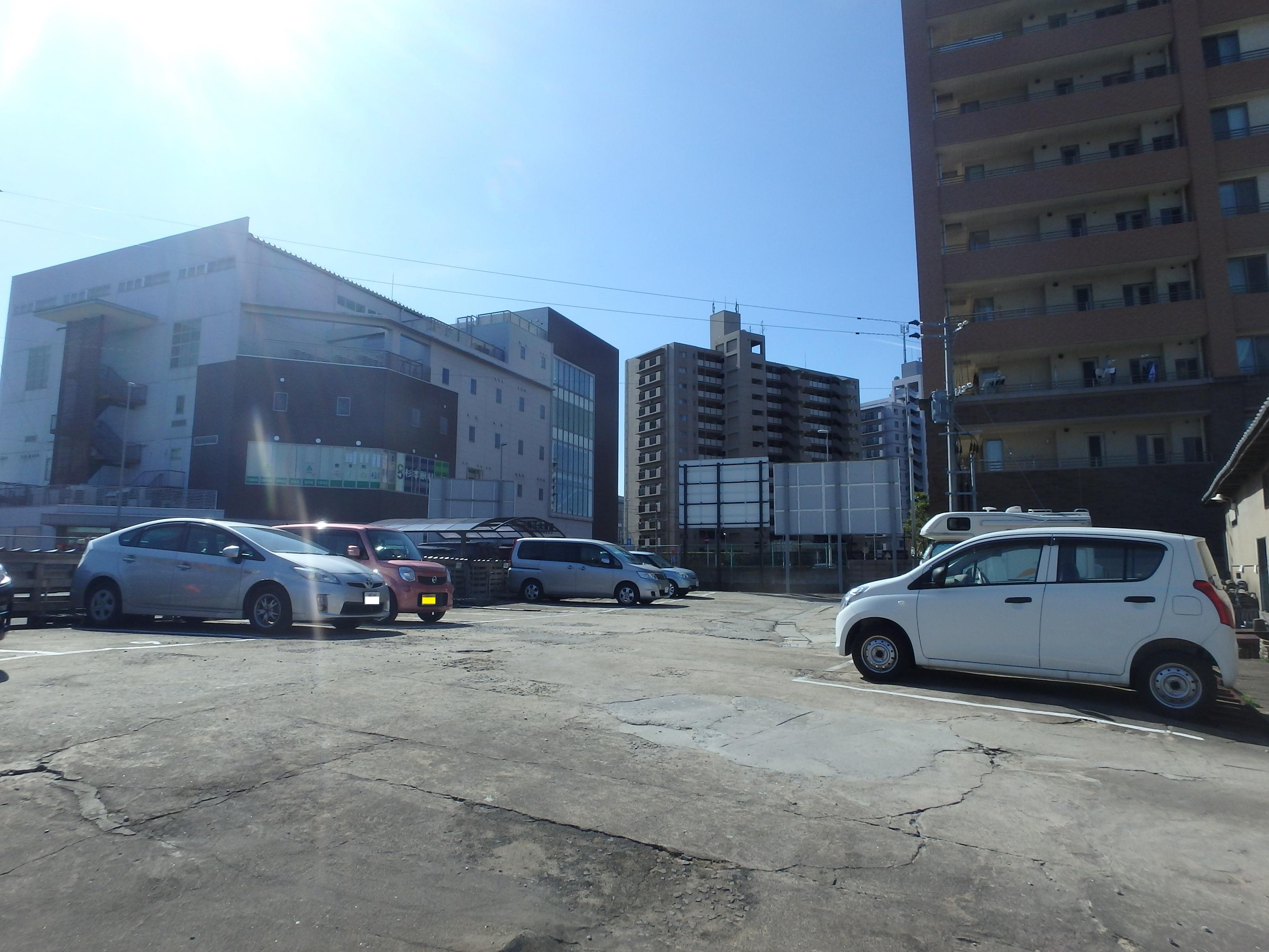 浜崎産業月極駐車場の外観・駐車場イメージ3枚目