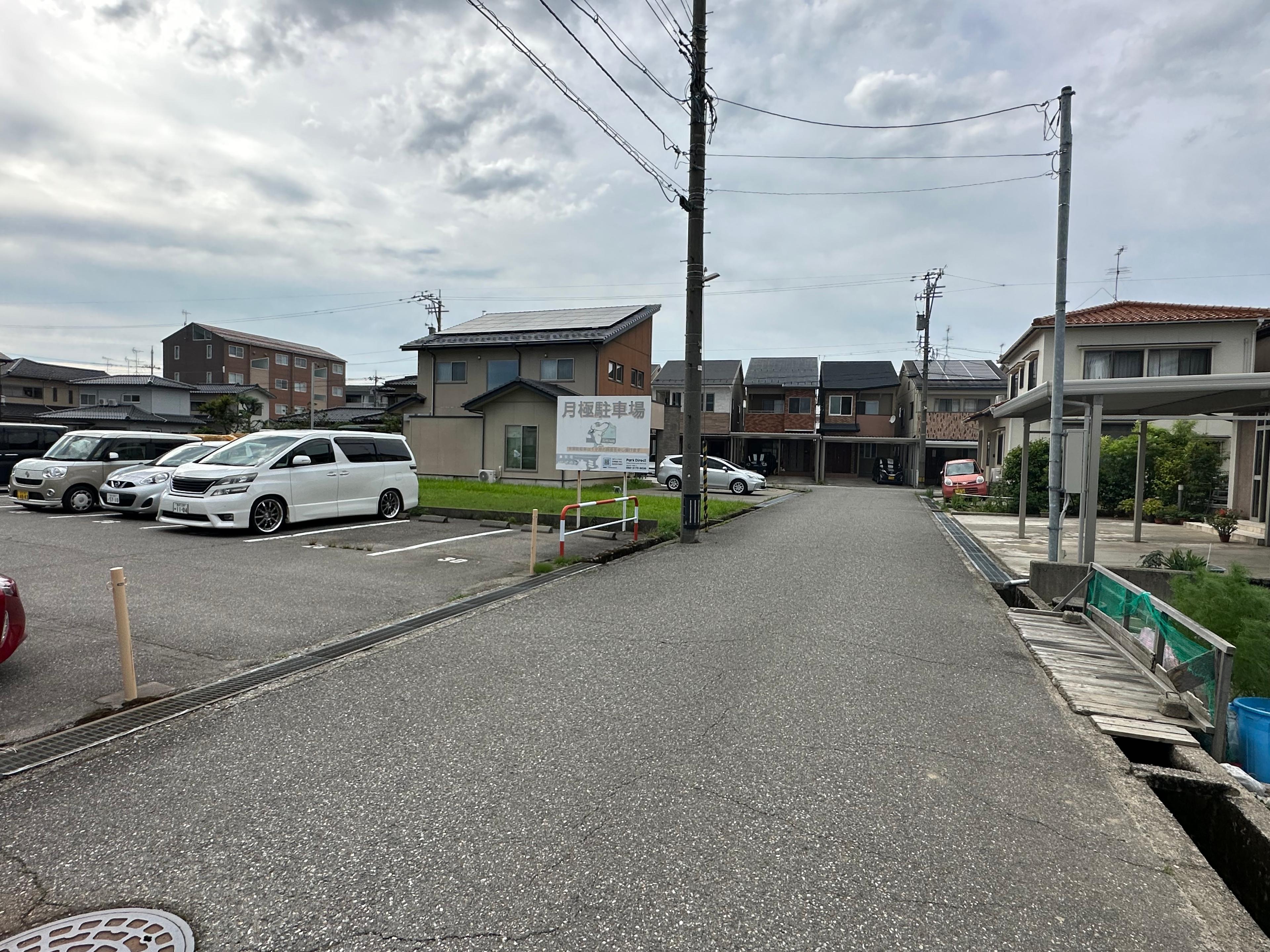 パーキングイルカ（西金沢）の外観・駐車場イメージ3枚目