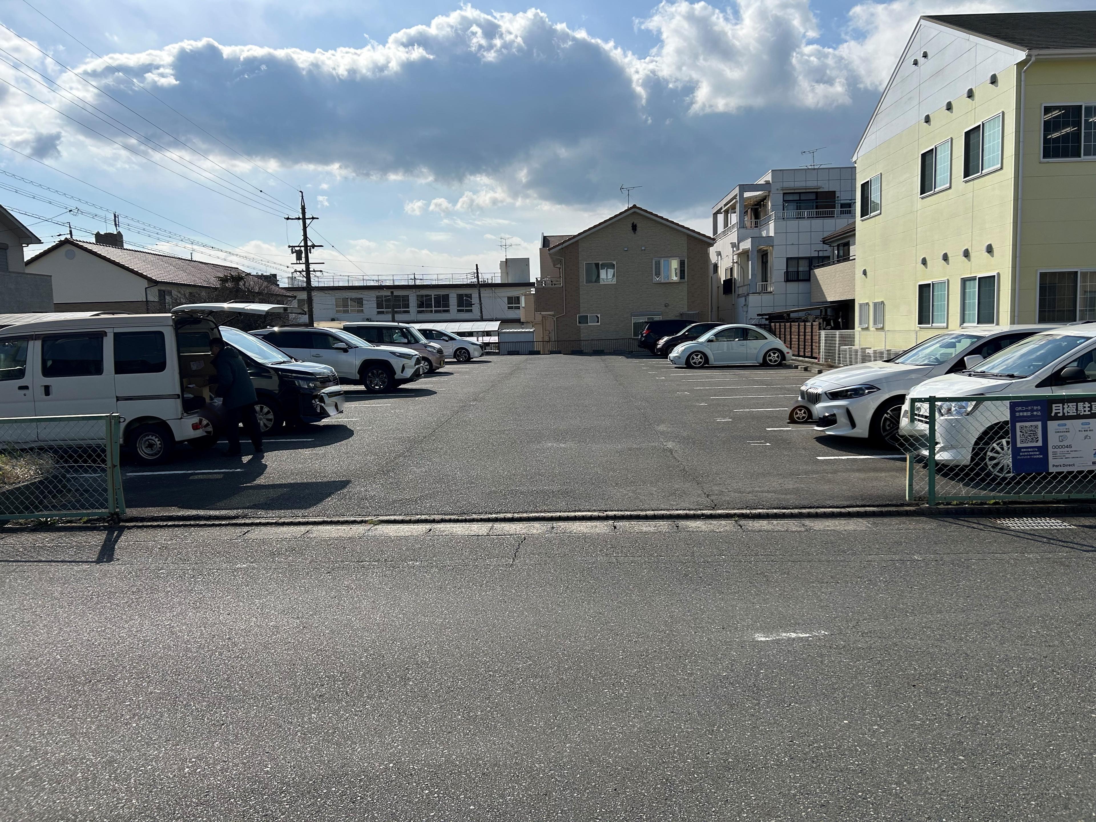 000045の外観・駐車場イメージ2枚目