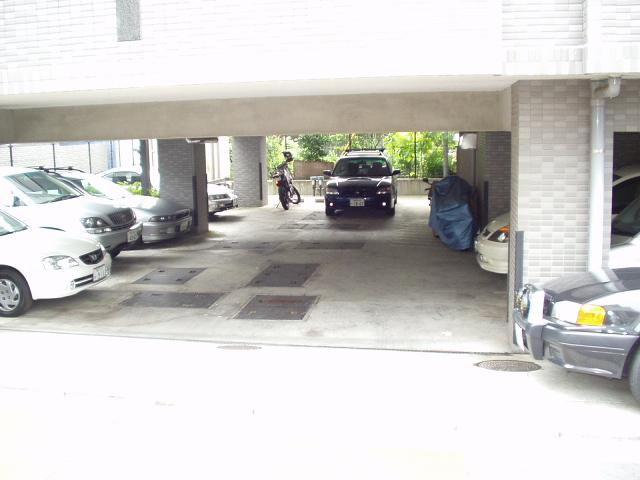 グランビスタ壱番館の外観・駐車場イメージ1枚目