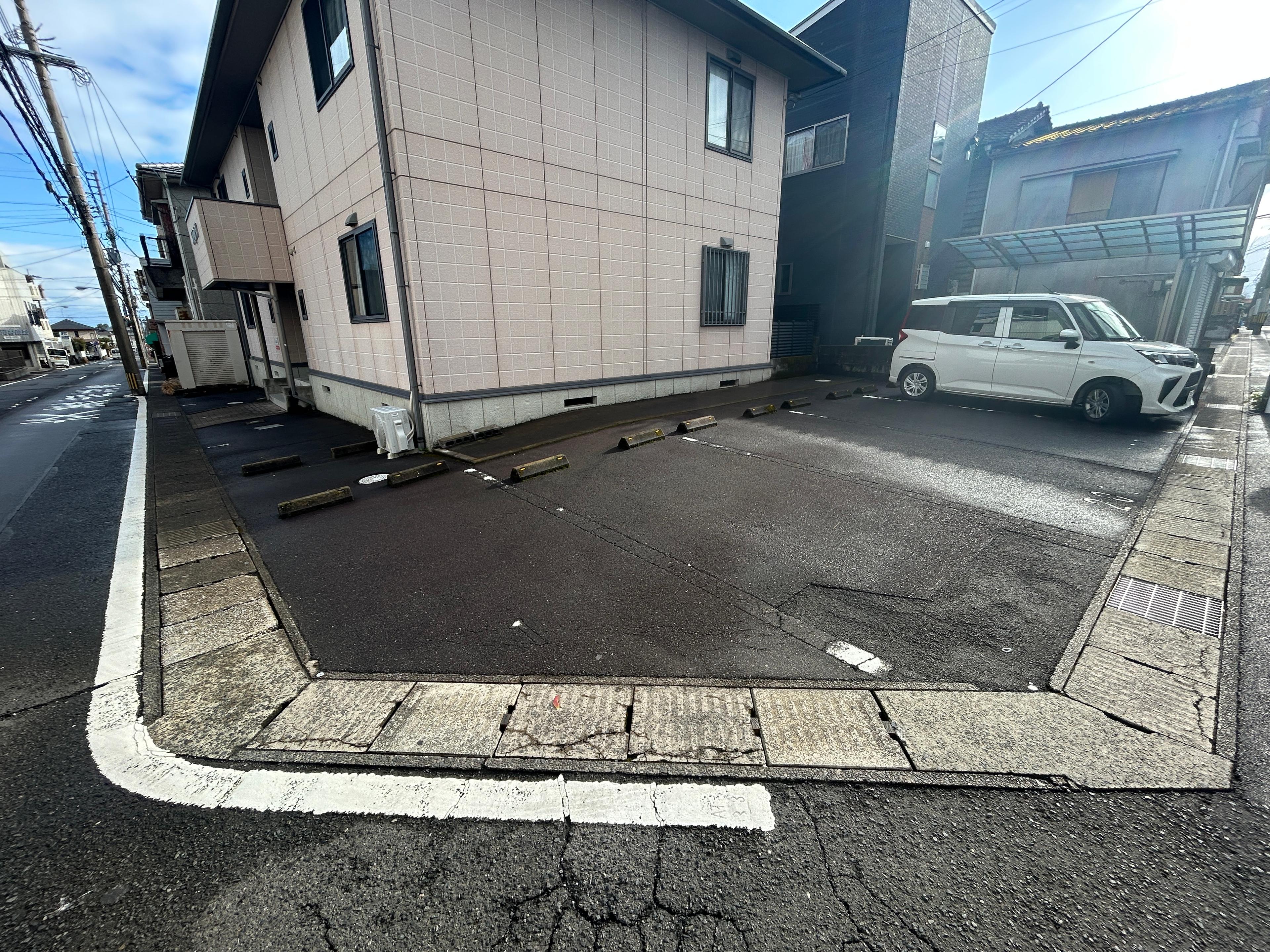 ｿﾚｼﾞｵNの外観・駐車場イメージ2枚目