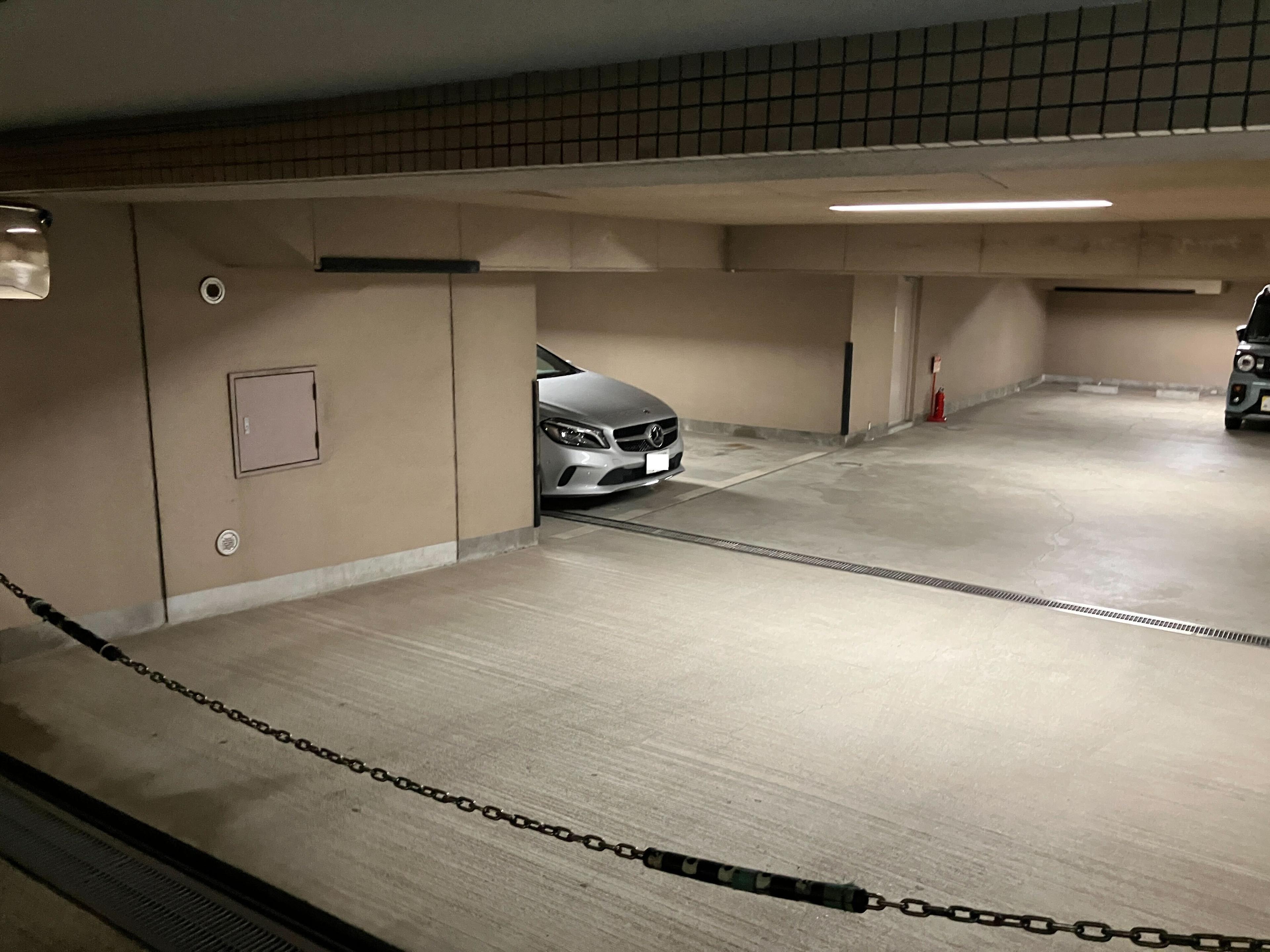 ロワイヤル本山の外観・駐車場イメージ2枚目