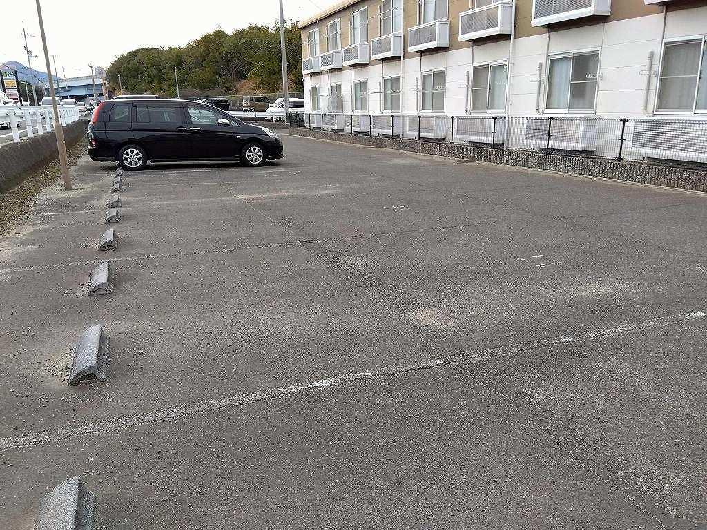 カサベージュ(21084)の外観・駐車場イメージ2枚目