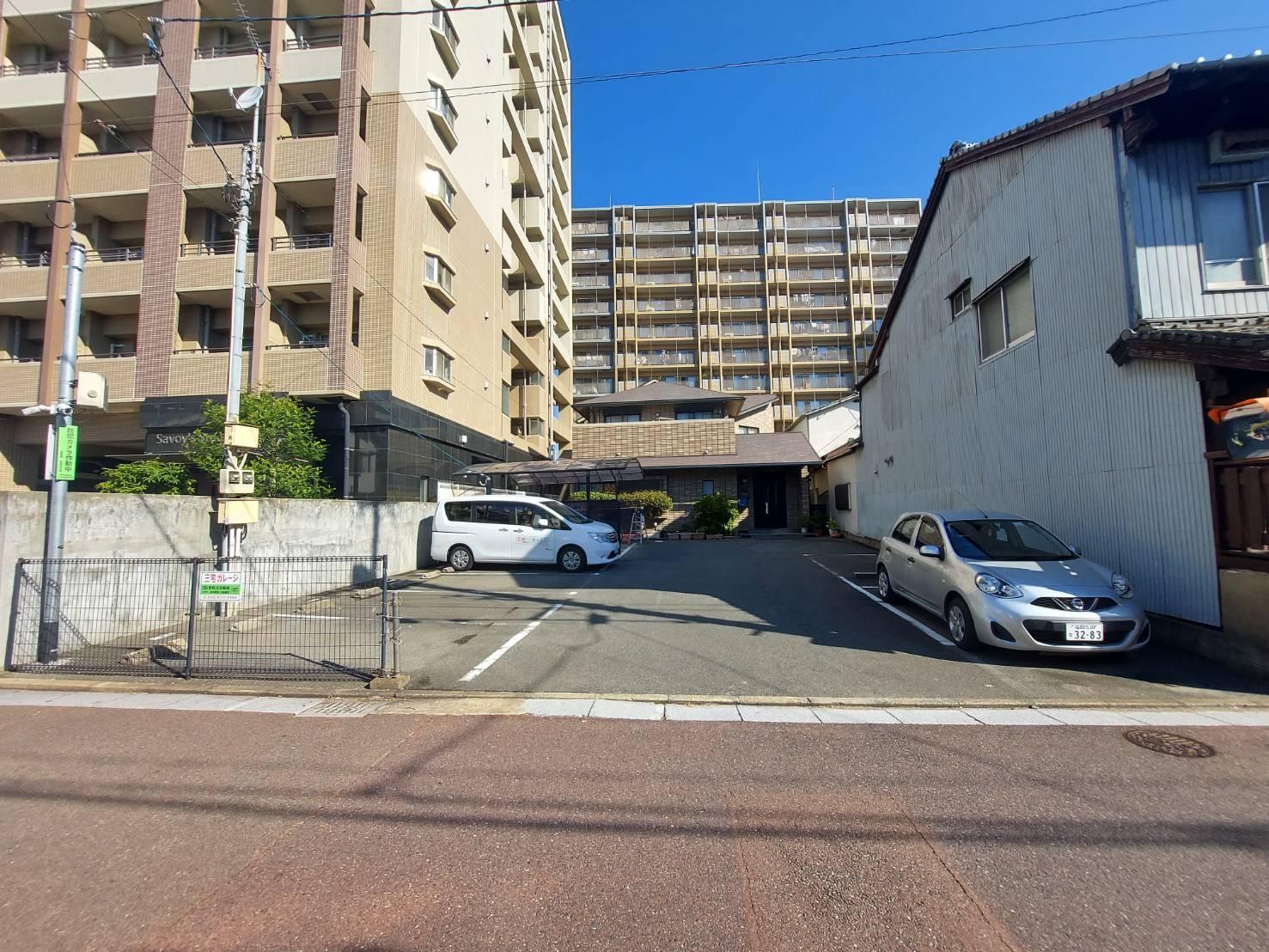 三宅ガレージの外観・駐車場イメージ1枚目