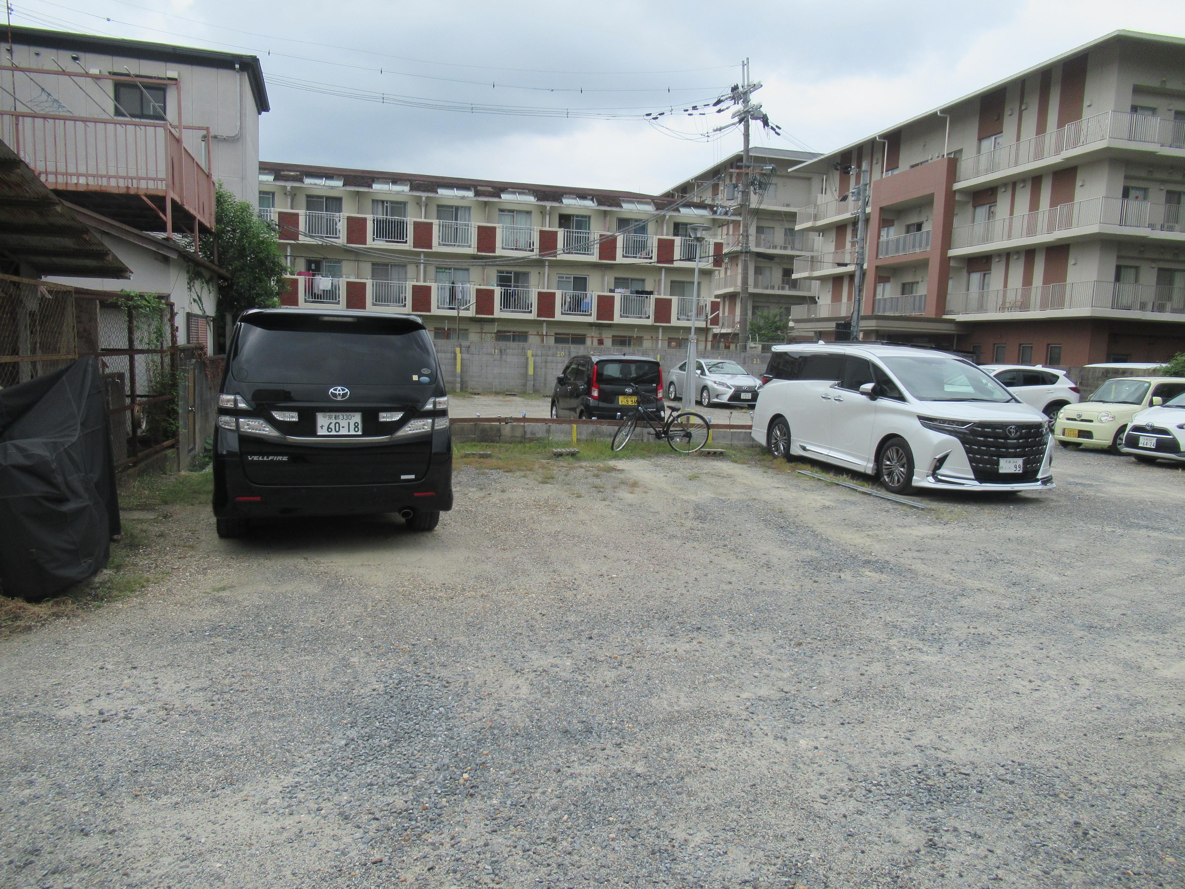 野村ガレージの外観・駐車場イメージ3枚目