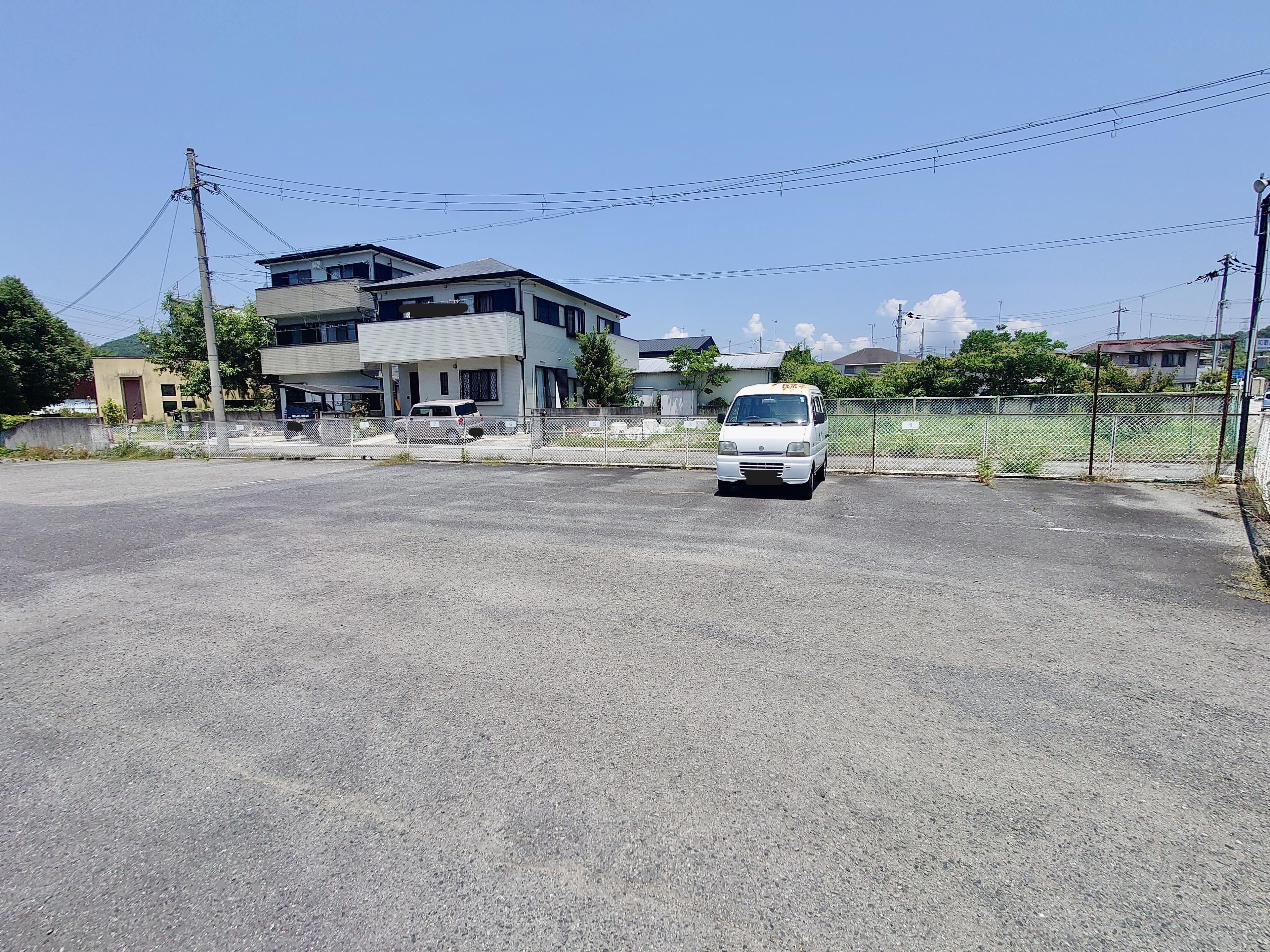 智弁学園前月極駐車場の外観・駐車場イメージ3枚目