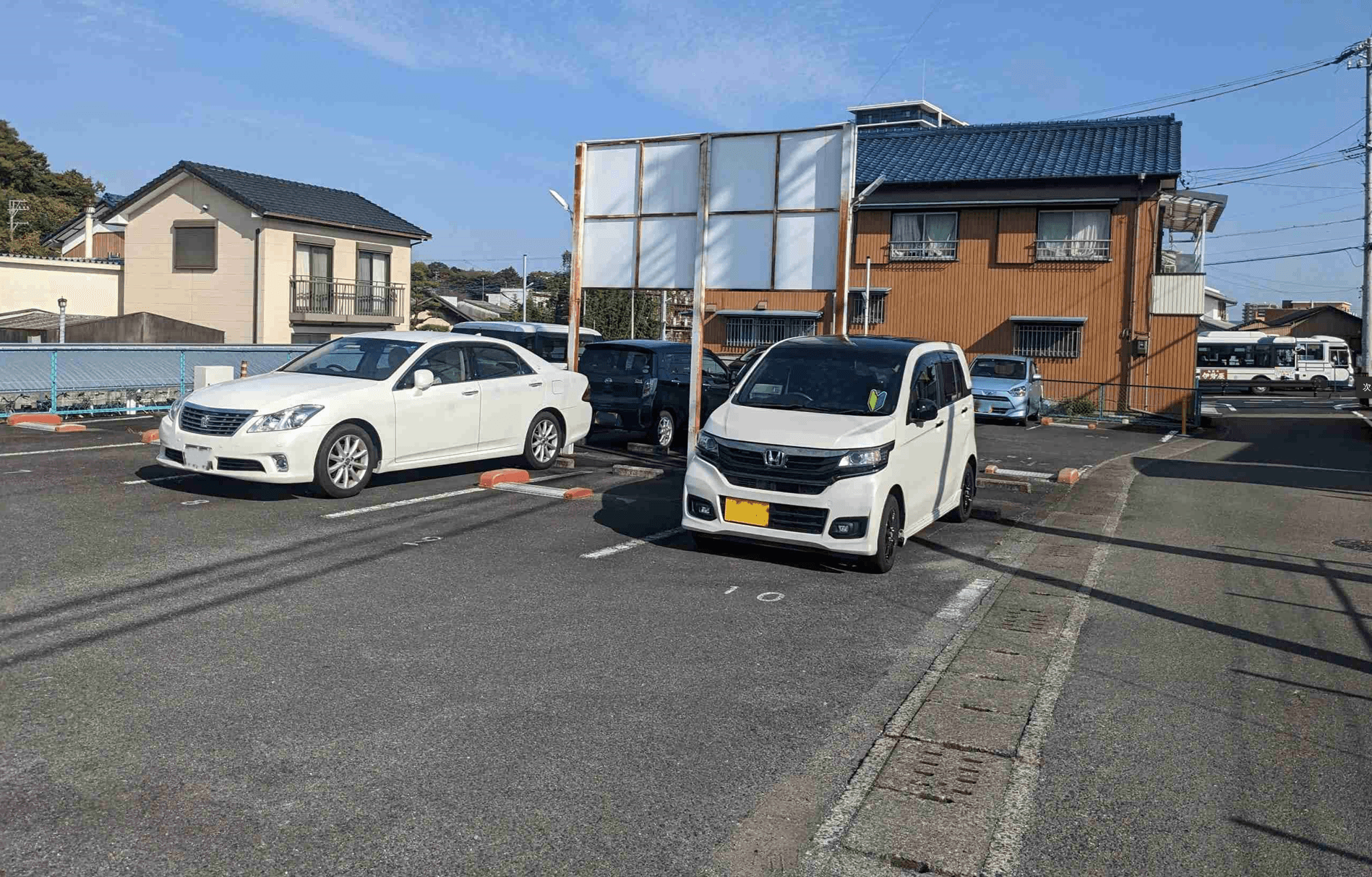 MAYパーク亀山の外観・駐車場イメージ1枚目