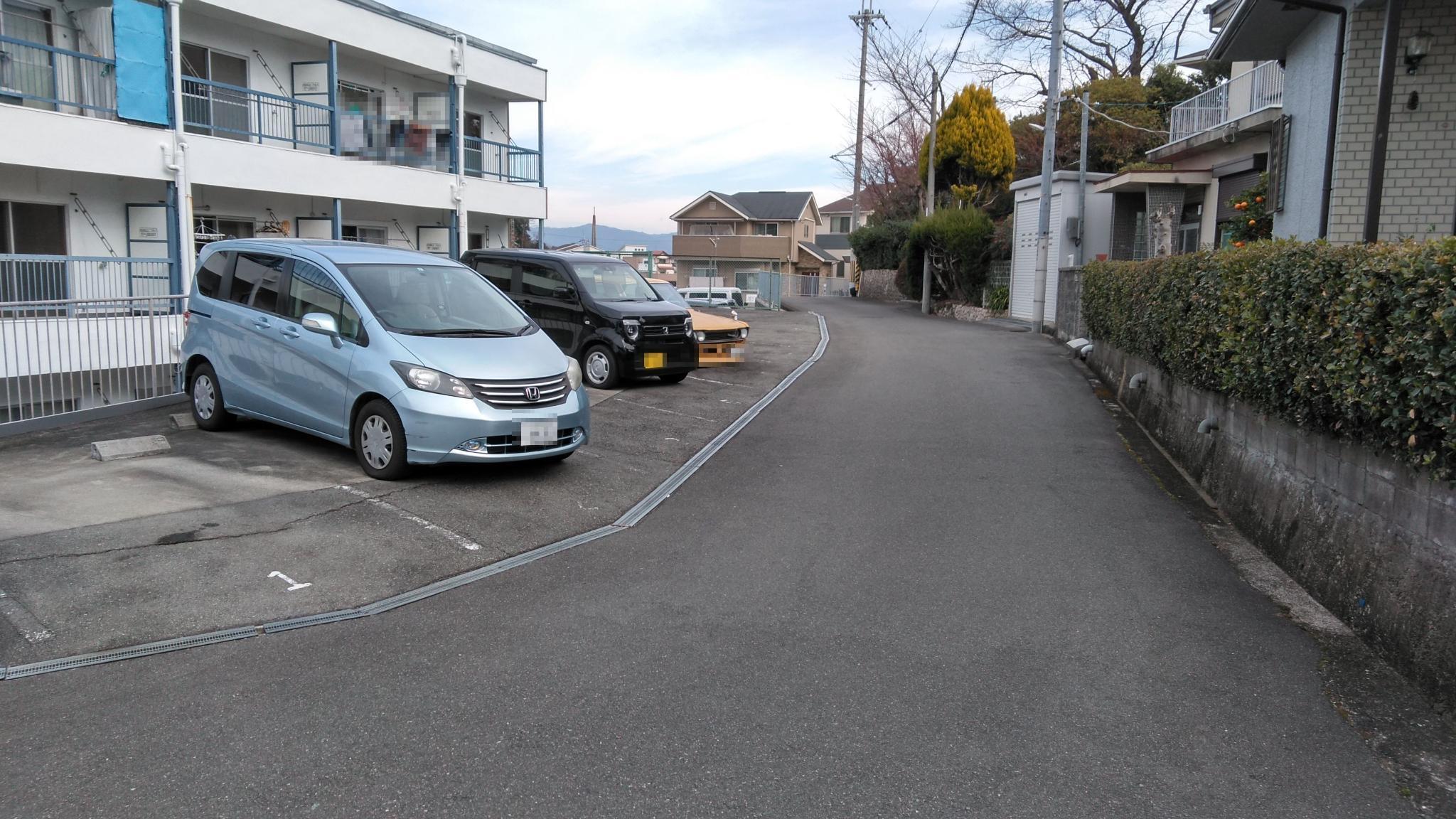 むつみマンション駐車場の外観・駐車場イメージ1枚目