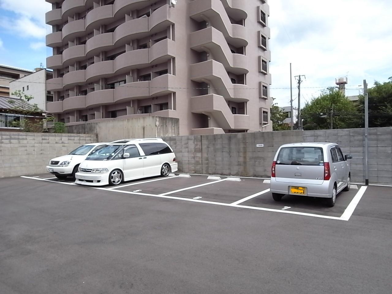 大工町ガレージの外観・駐車場イメージ1枚目