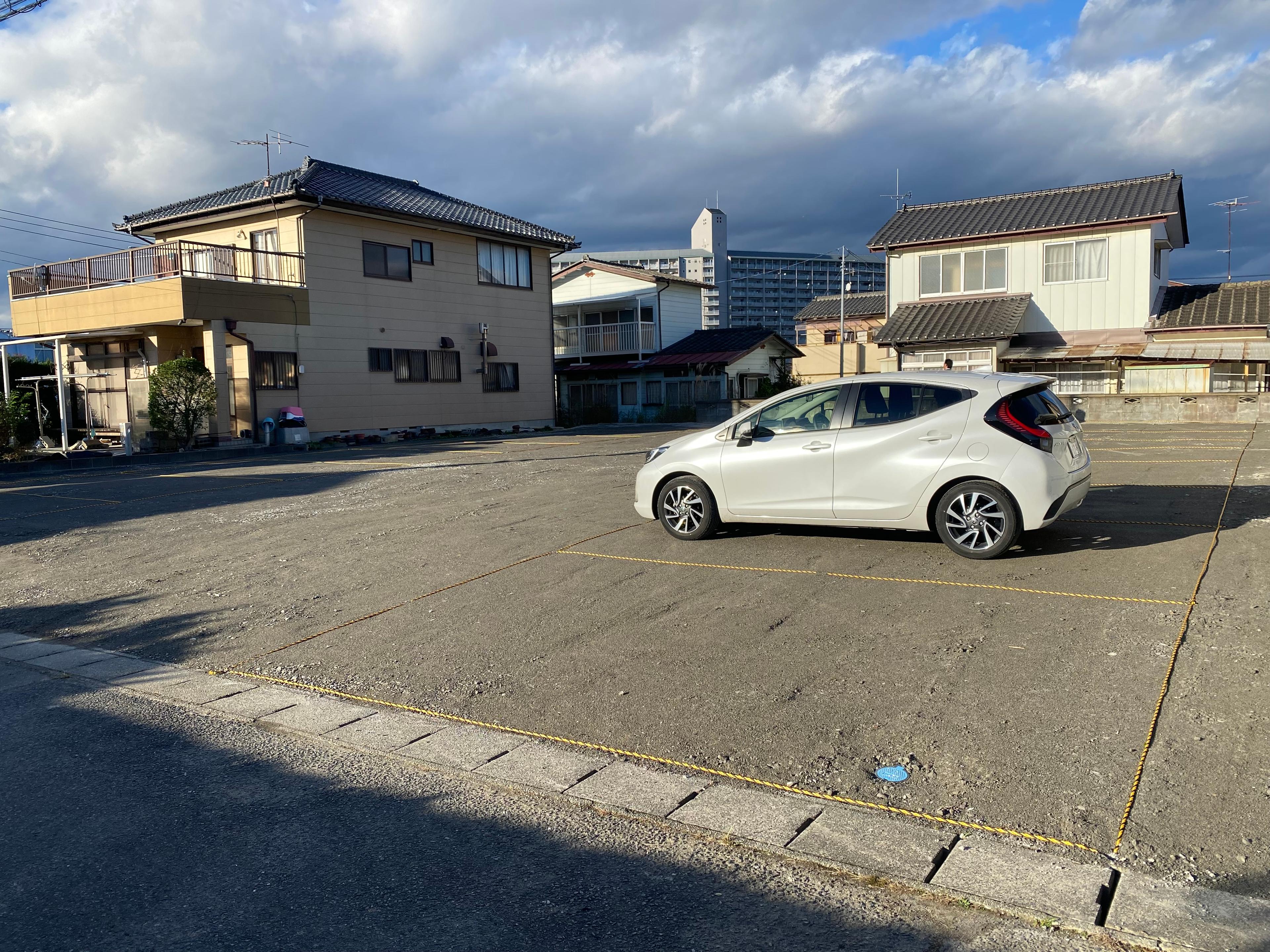内郷御厩町一丁目月極駐車場の外観・駐車場イメージ2枚目