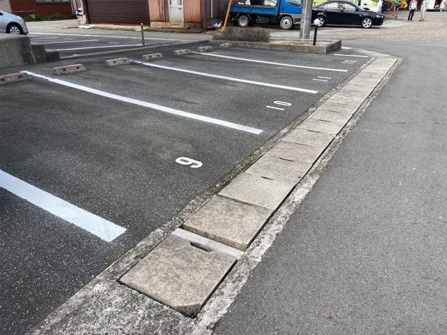 朝日(30698)の外観・駐車場イメージ1枚目