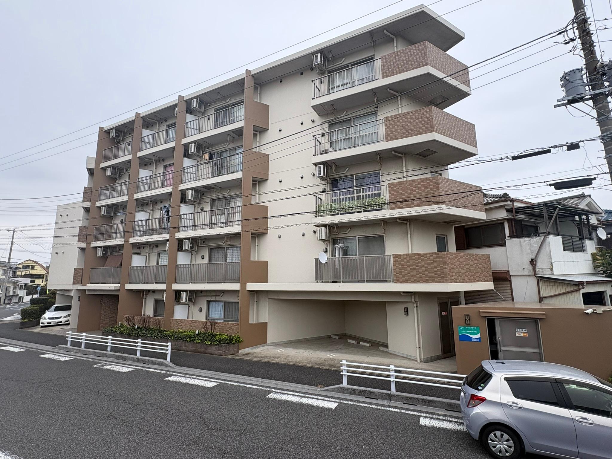 ベイサイド舞浜の外観・駐車場イメージ1枚目