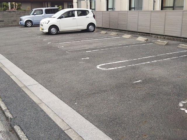 グランロウム(31178)の外観・駐車場イメージ1枚目