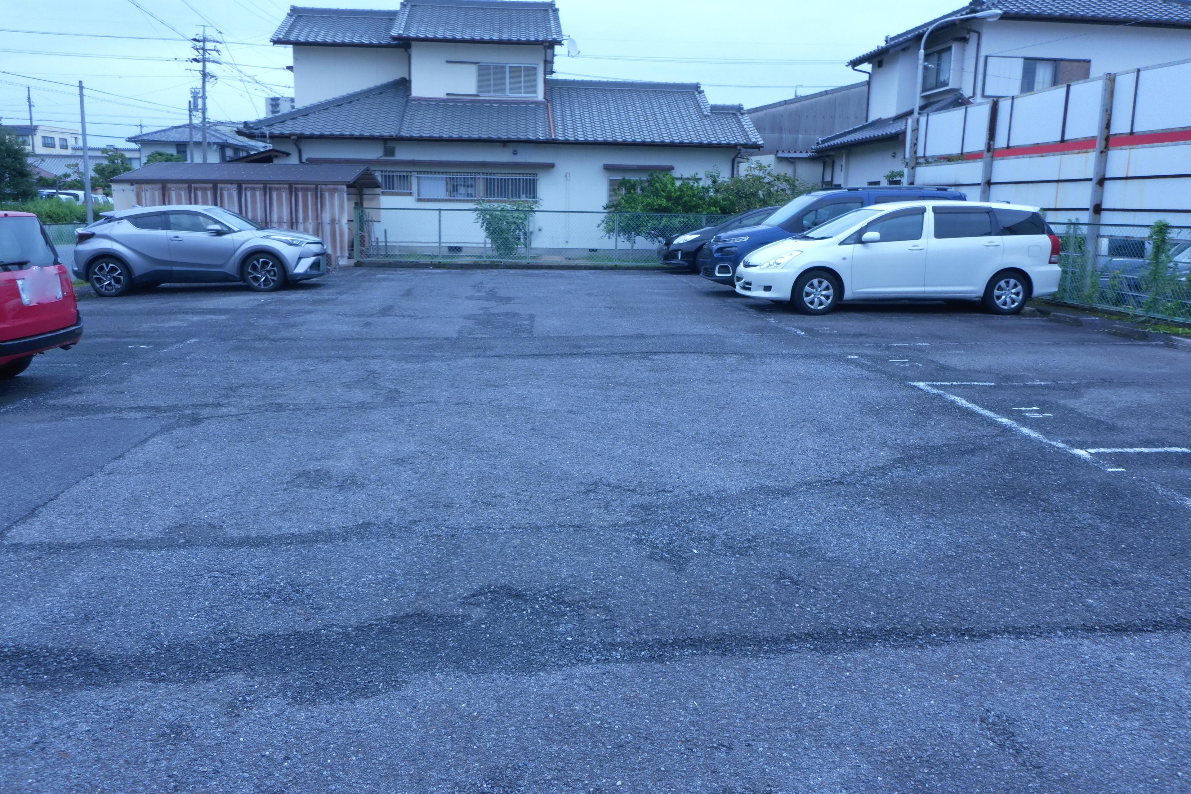 320078の外観・駐車場イメージ2枚目