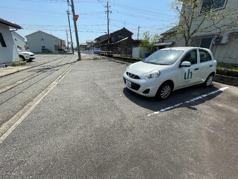 中川原月極駐車場の外観・駐車場イメージ1枚目