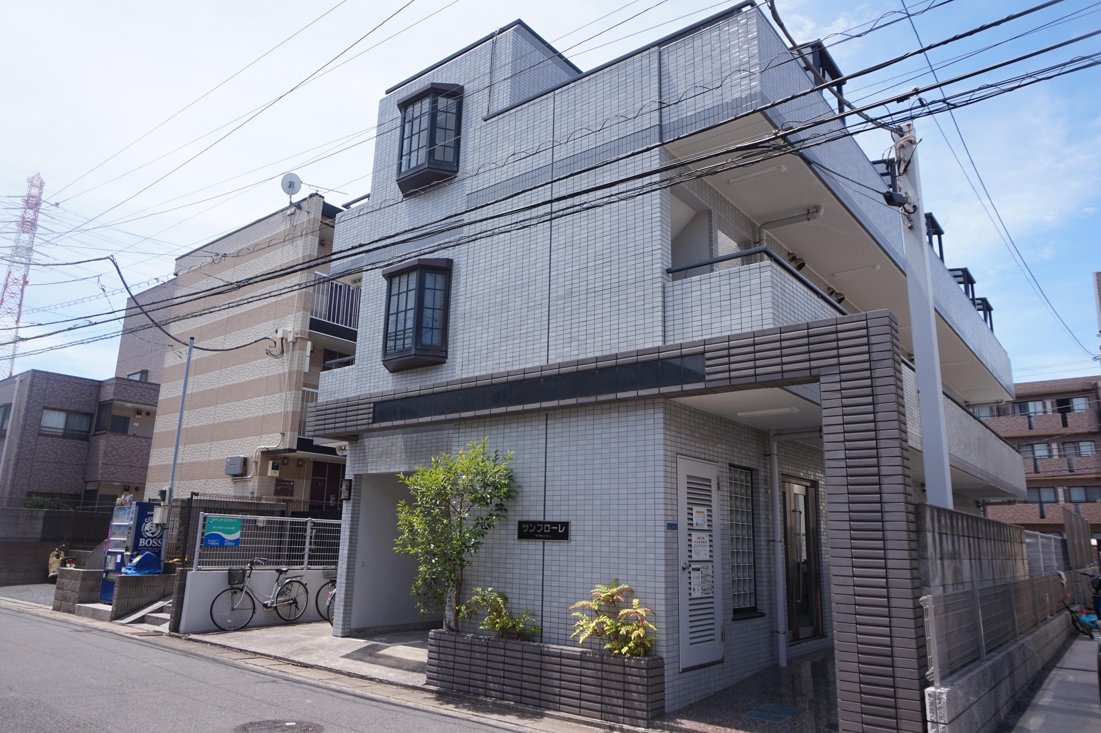 サンフローレの外観・駐車場イメージ1枚目