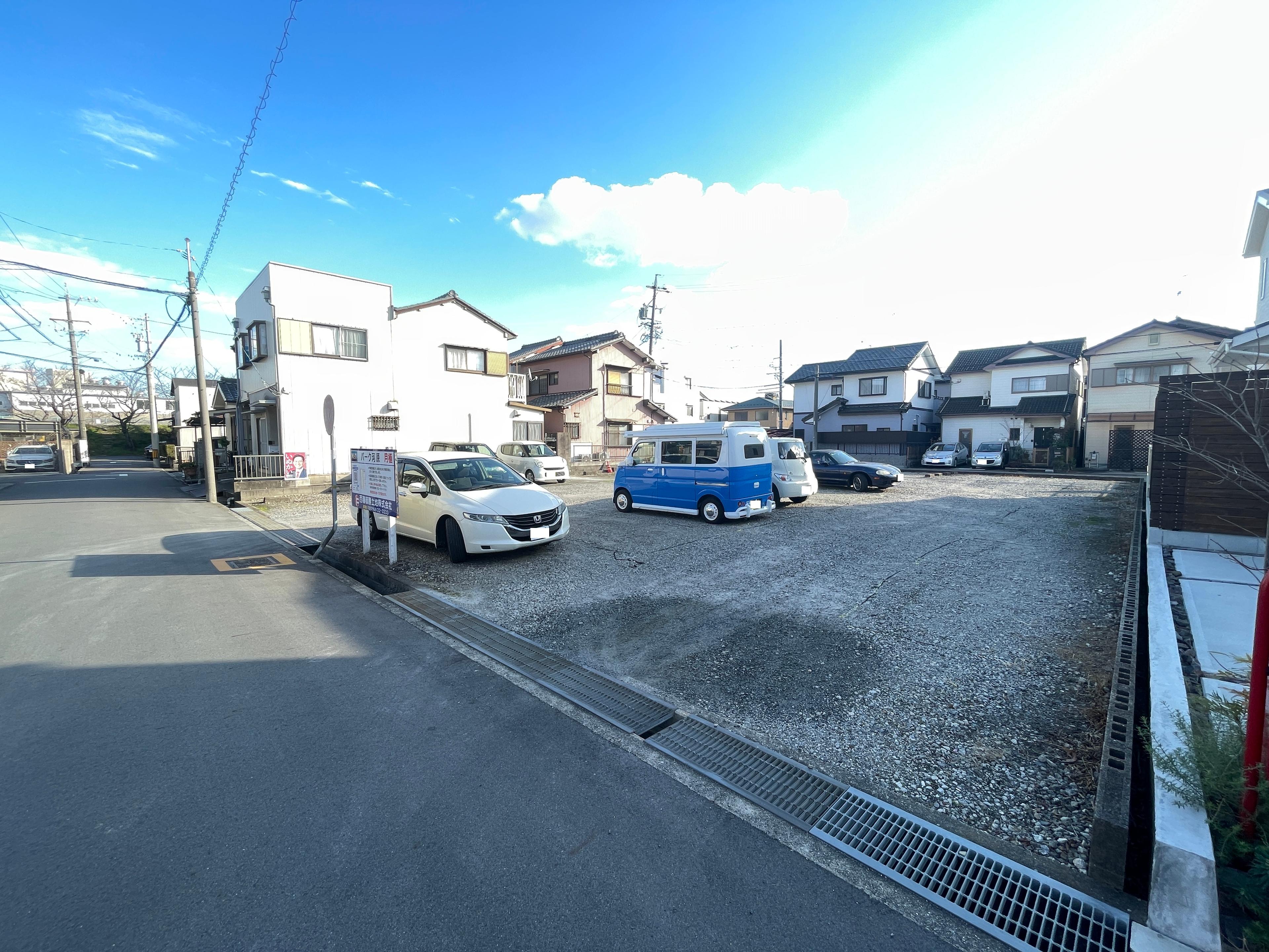 パーク河原の外観・駐車場イメージ1枚目