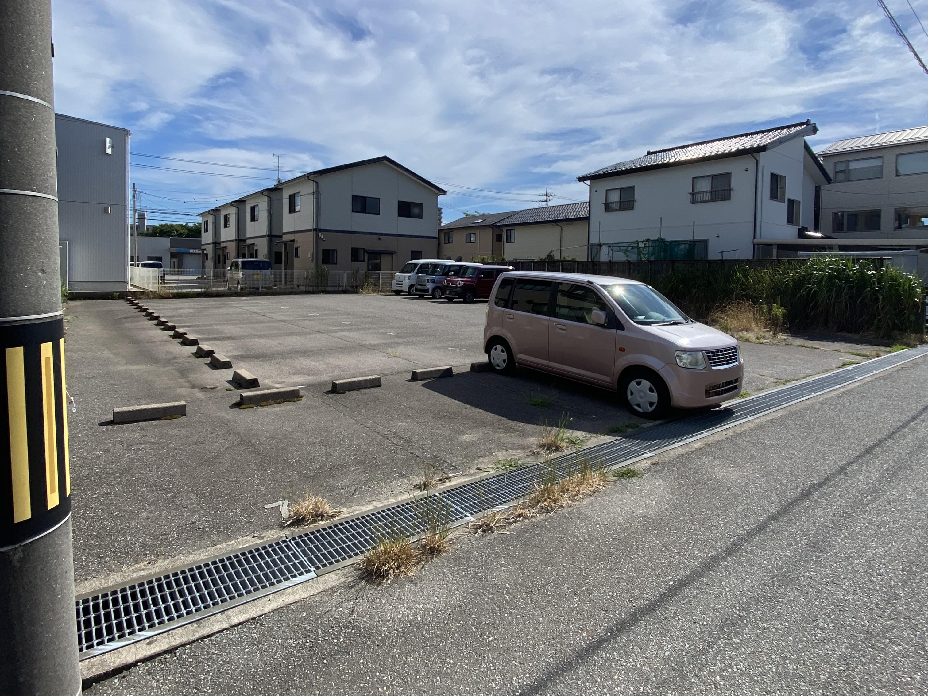 中島駐車場の外観・駐車場イメージ2枚目